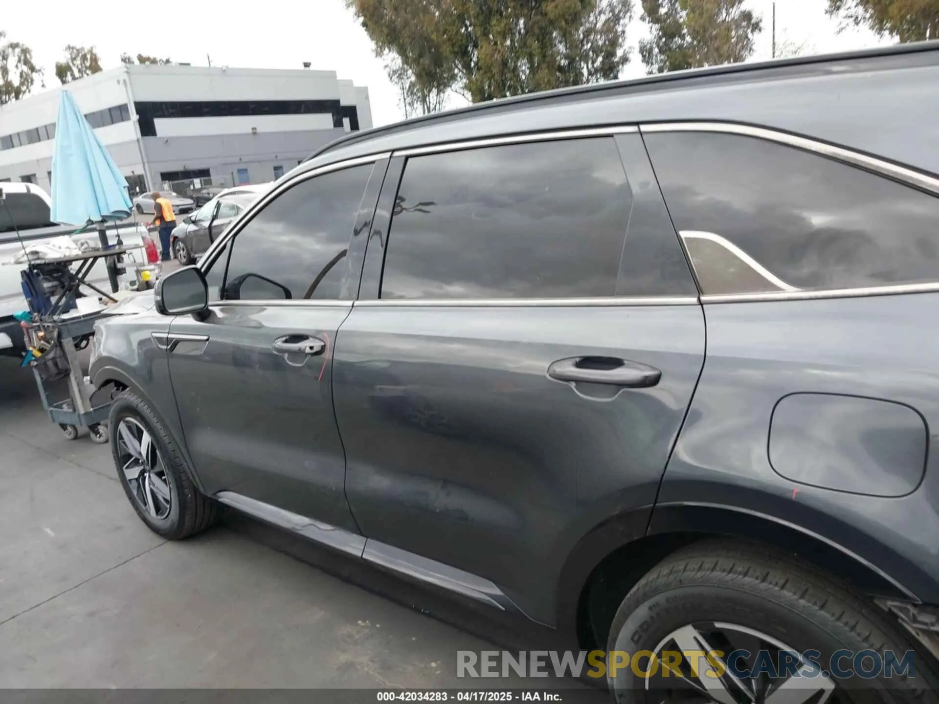 15 Photograph of a damaged car 5XYRL4LC4MG049052 KIA SORENTO 2021