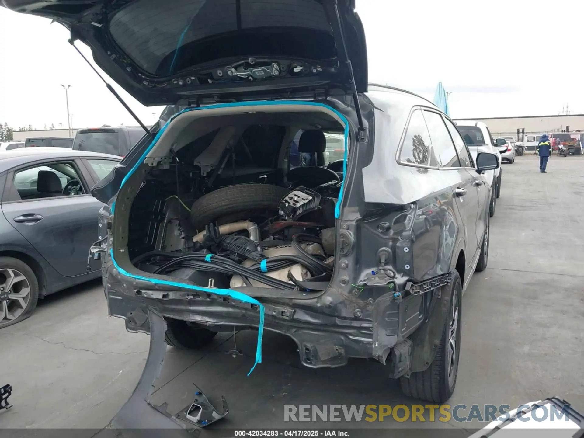 17 Photograph of a damaged car 5XYRL4LC4MG049052 KIA SORENTO 2021