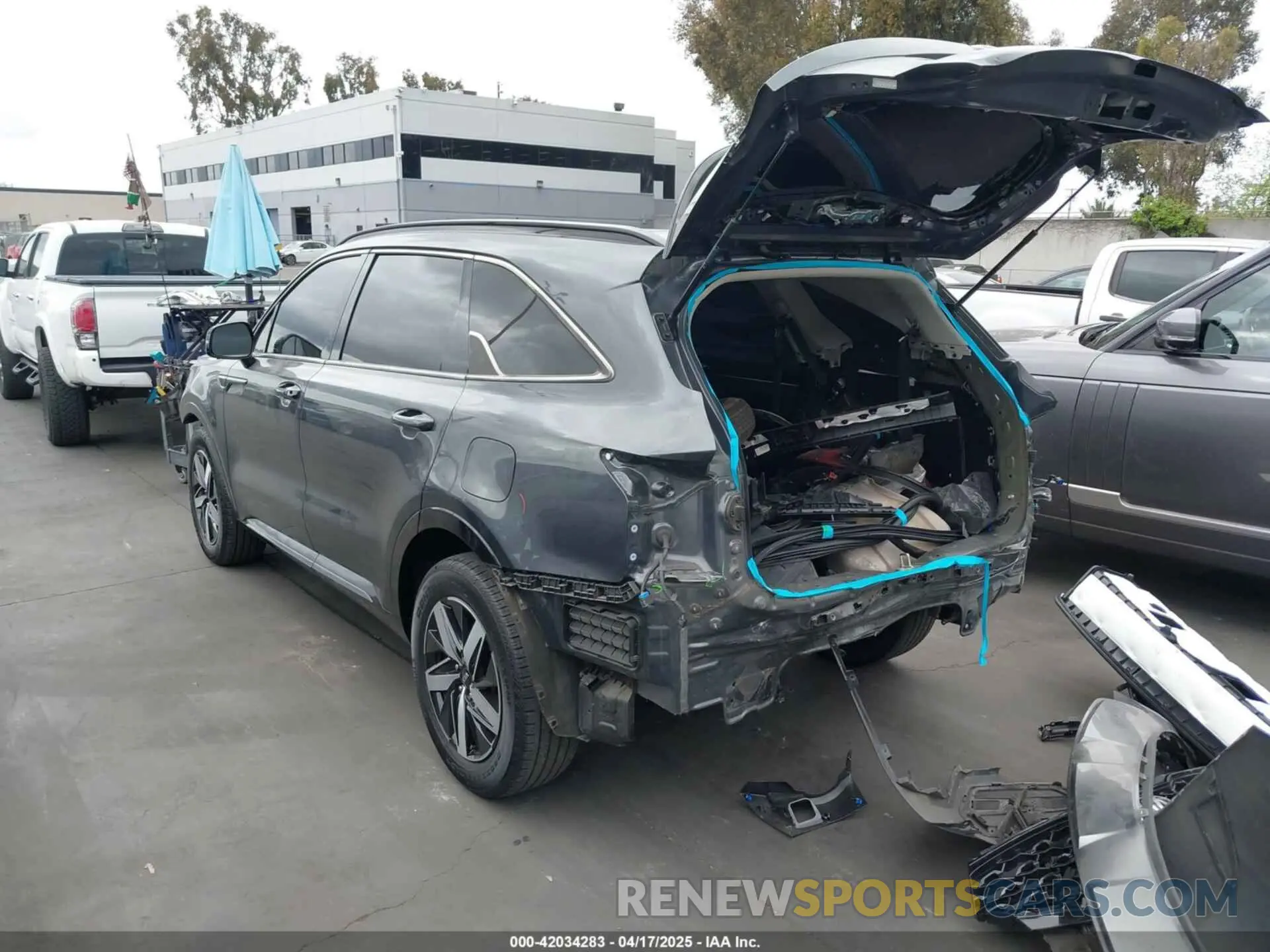 3 Photograph of a damaged car 5XYRL4LC4MG049052 KIA SORENTO 2021