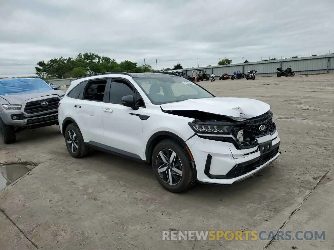 4 Photograph of a damaged car 5XYRL4LC4MG066708 KIA SORENTO 2021