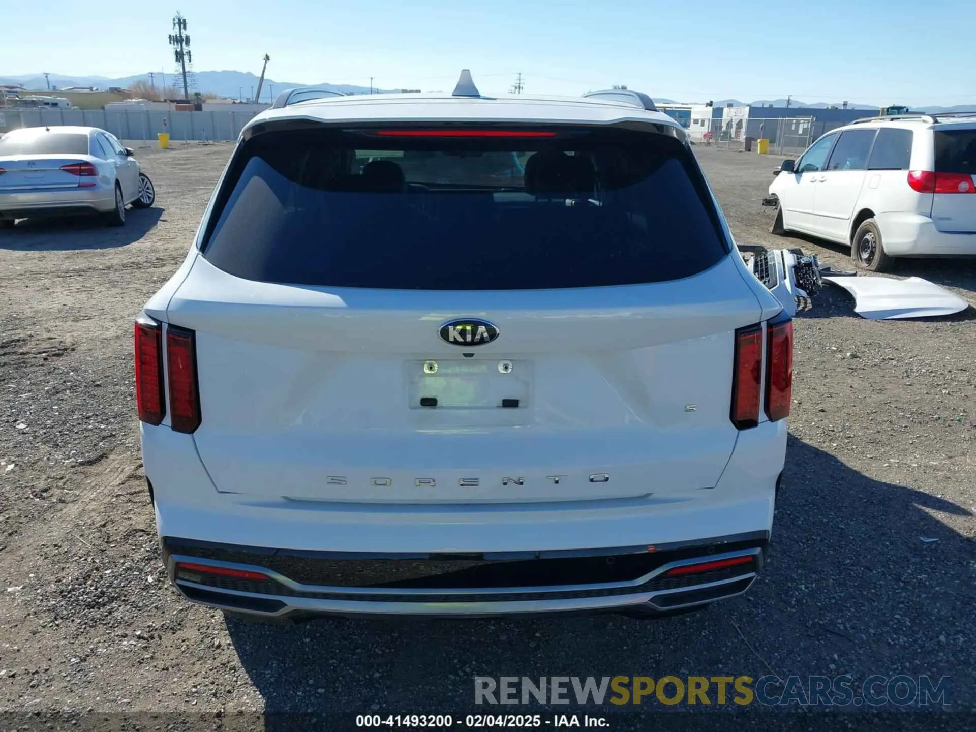 17 Photograph of a damaged car 5XYRL4LC6MG069576 KIA SORENTO 2021