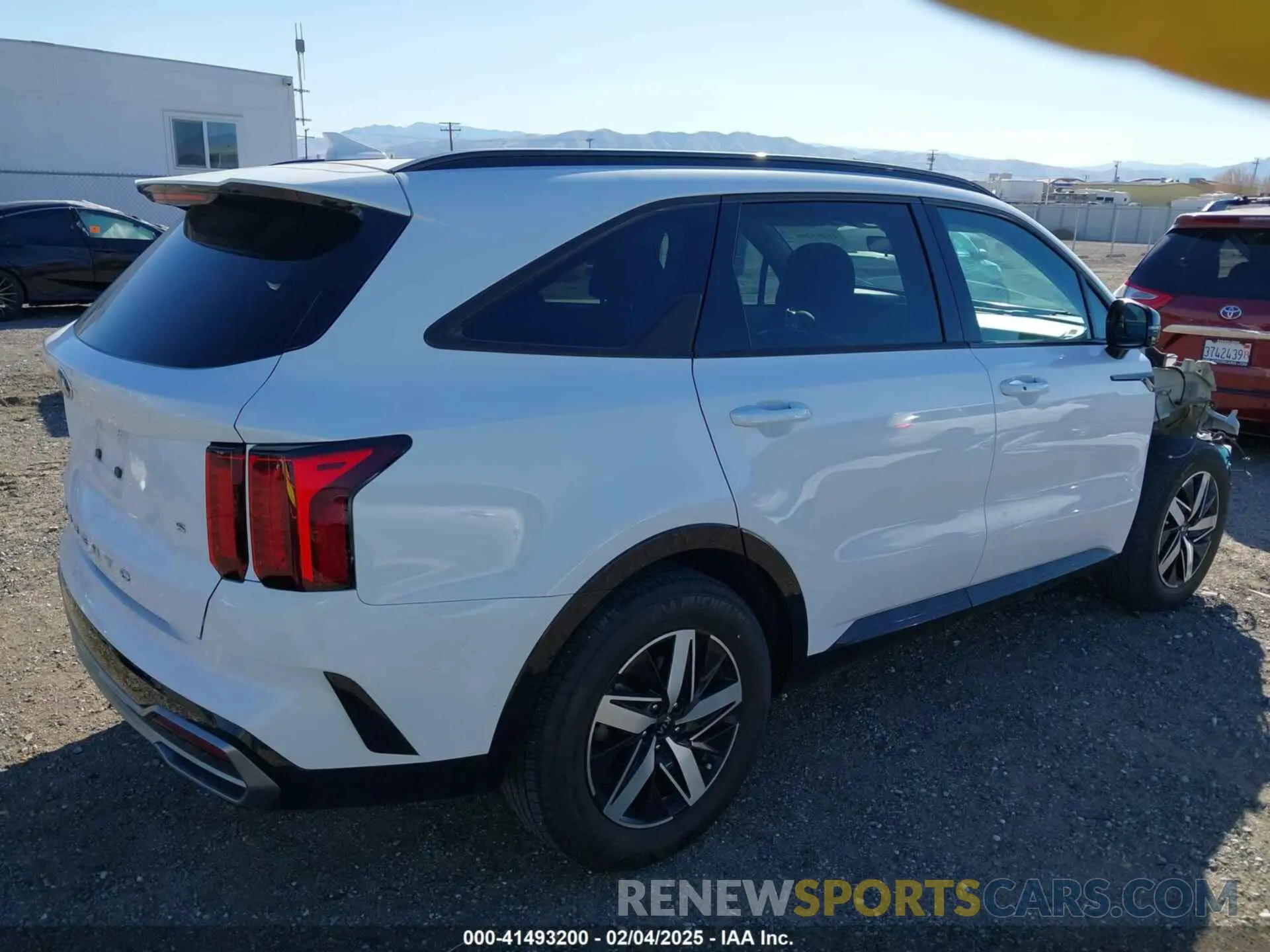 4 Photograph of a damaged car 5XYRL4LC6MG069576 KIA SORENTO 2021
