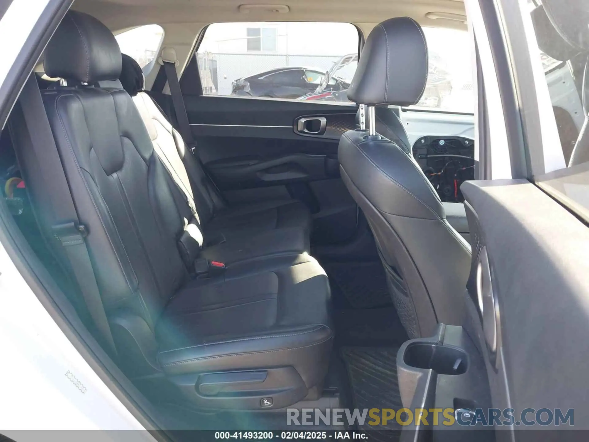 8 Photograph of a damaged car 5XYRL4LC6MG069576 KIA SORENTO 2021