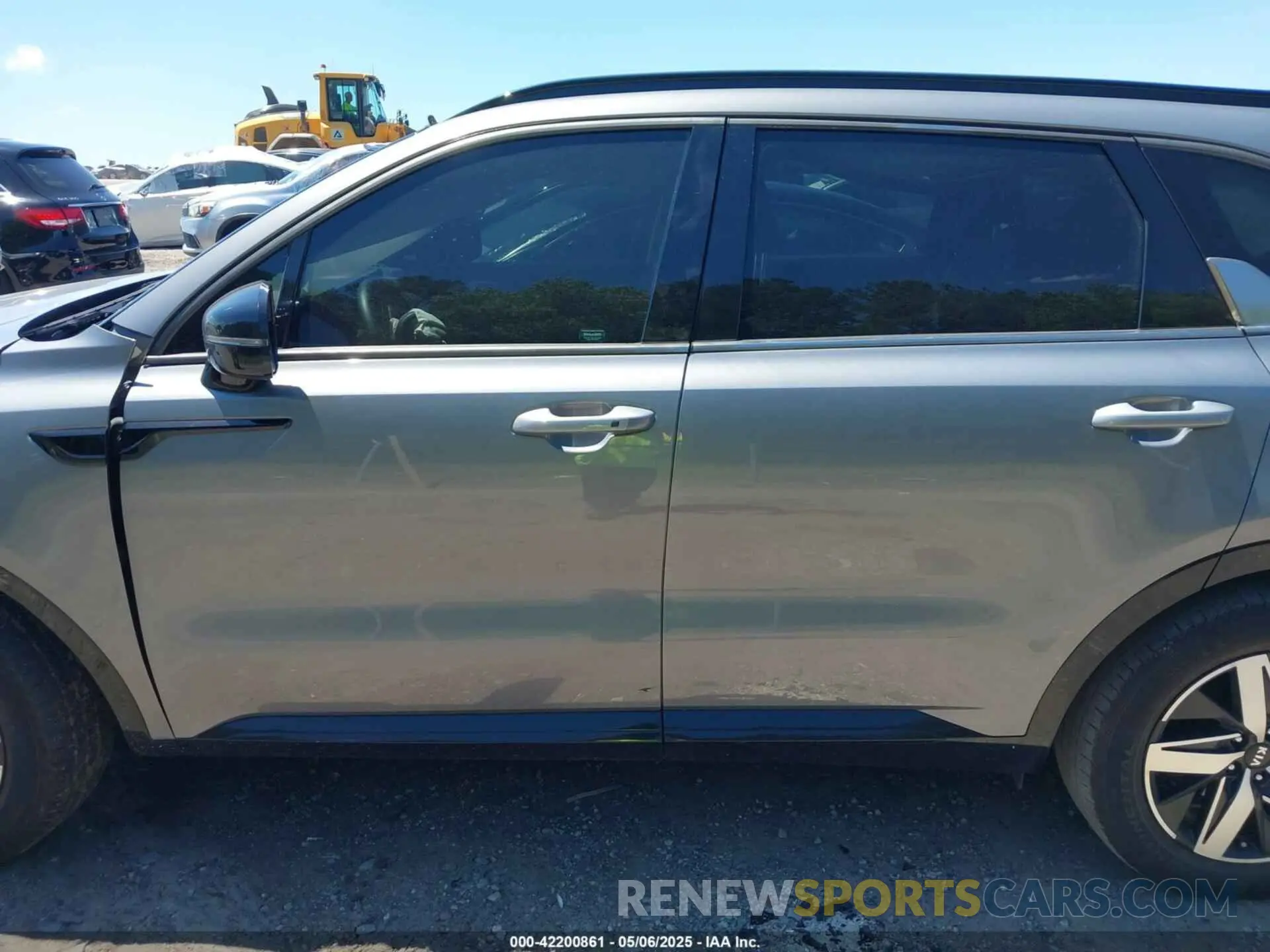 14 Photograph of a damaged car 5XYRL4LC7MG009452 KIA SORENTO 2021