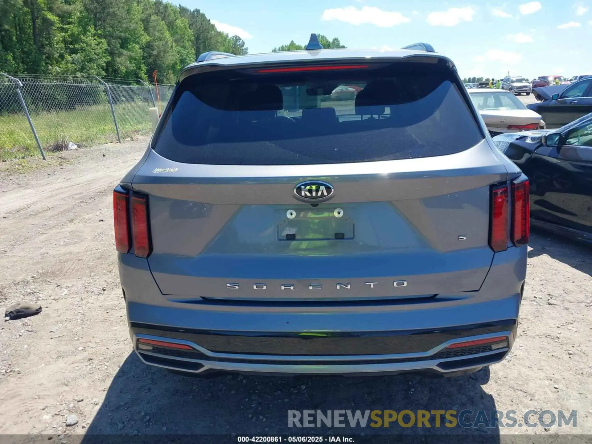 16 Photograph of a damaged car 5XYRL4LC7MG009452 KIA SORENTO 2021