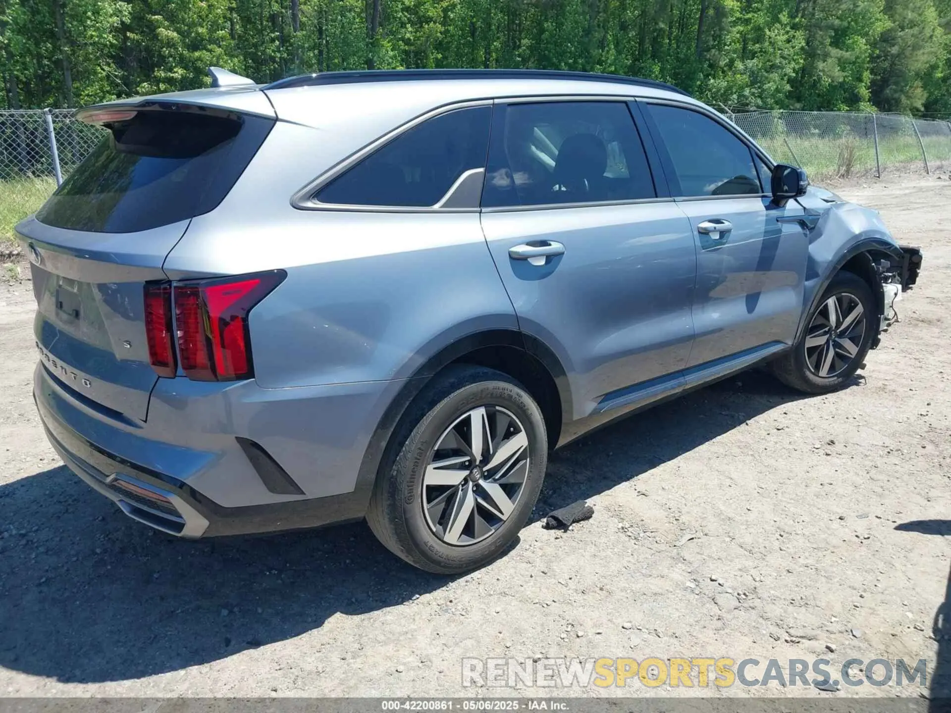 4 Photograph of a damaged car 5XYRL4LC7MG009452 KIA SORENTO 2021