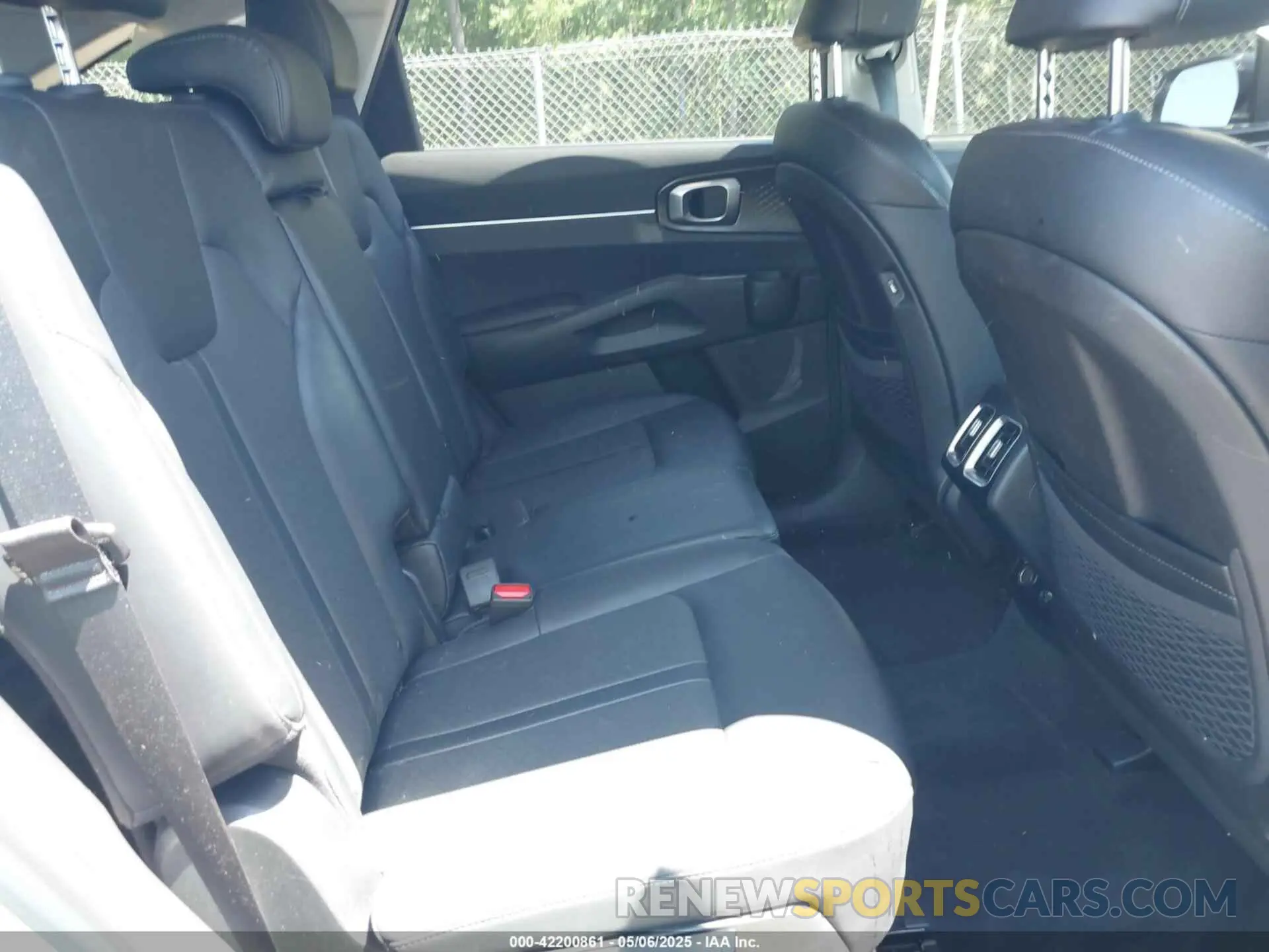 8 Photograph of a damaged car 5XYRL4LC7MG009452 KIA SORENTO 2021