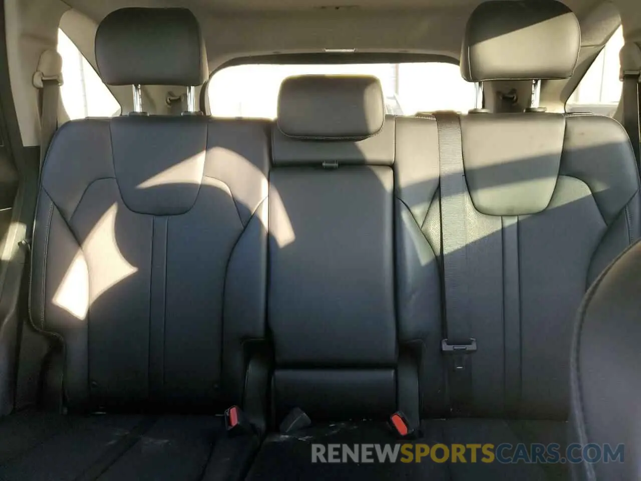 10 Photograph of a damaged car 5XYRL4LC8MG007614 KIA SORENTO 2021