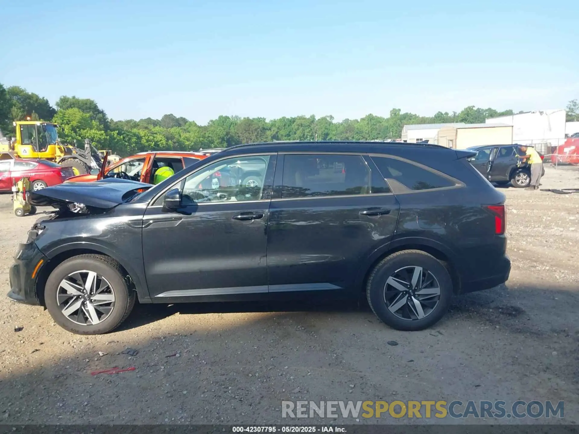 14 Photograph of a damaged car 5XYRL4LC9MG054778 KIA SORENTO 2021