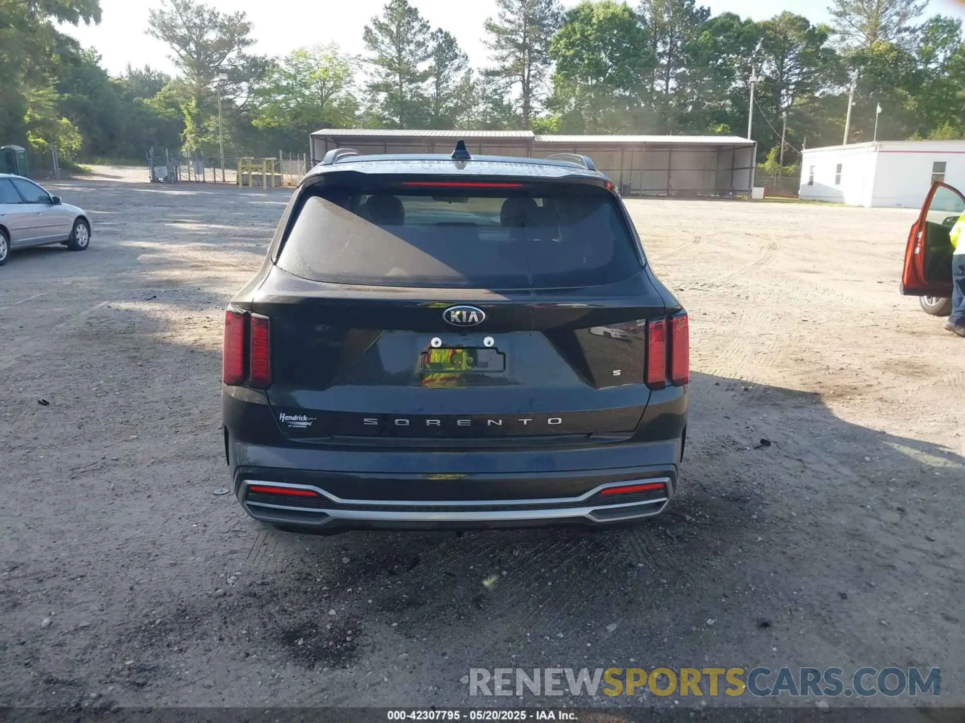 16 Photograph of a damaged car 5XYRL4LC9MG054778 KIA SORENTO 2021