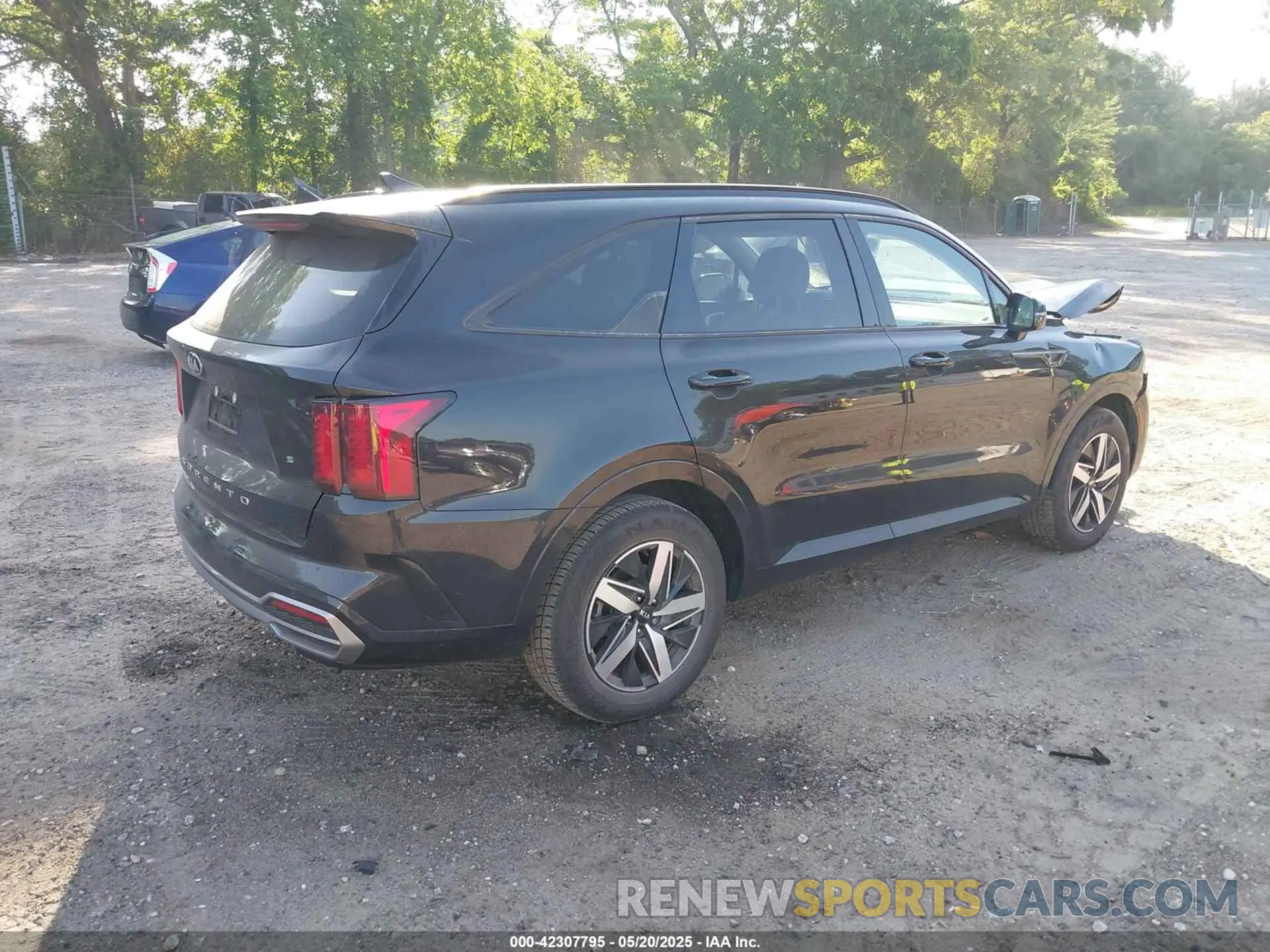 4 Photograph of a damaged car 5XYRL4LC9MG054778 KIA SORENTO 2021