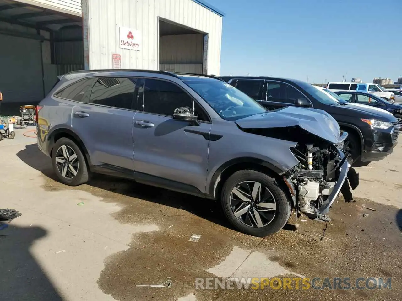 4 Photograph of a damaged car 5XYRL4LC9MG055610 KIA SORENTO 2021