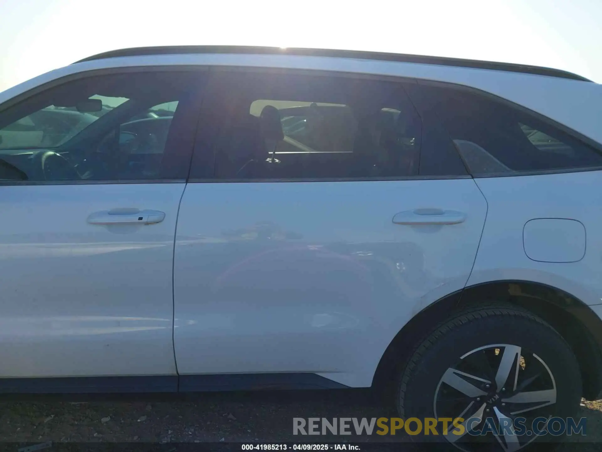 14 Photograph of a damaged car 5XYRL4LCXMG006027 KIA SORENTO 2021