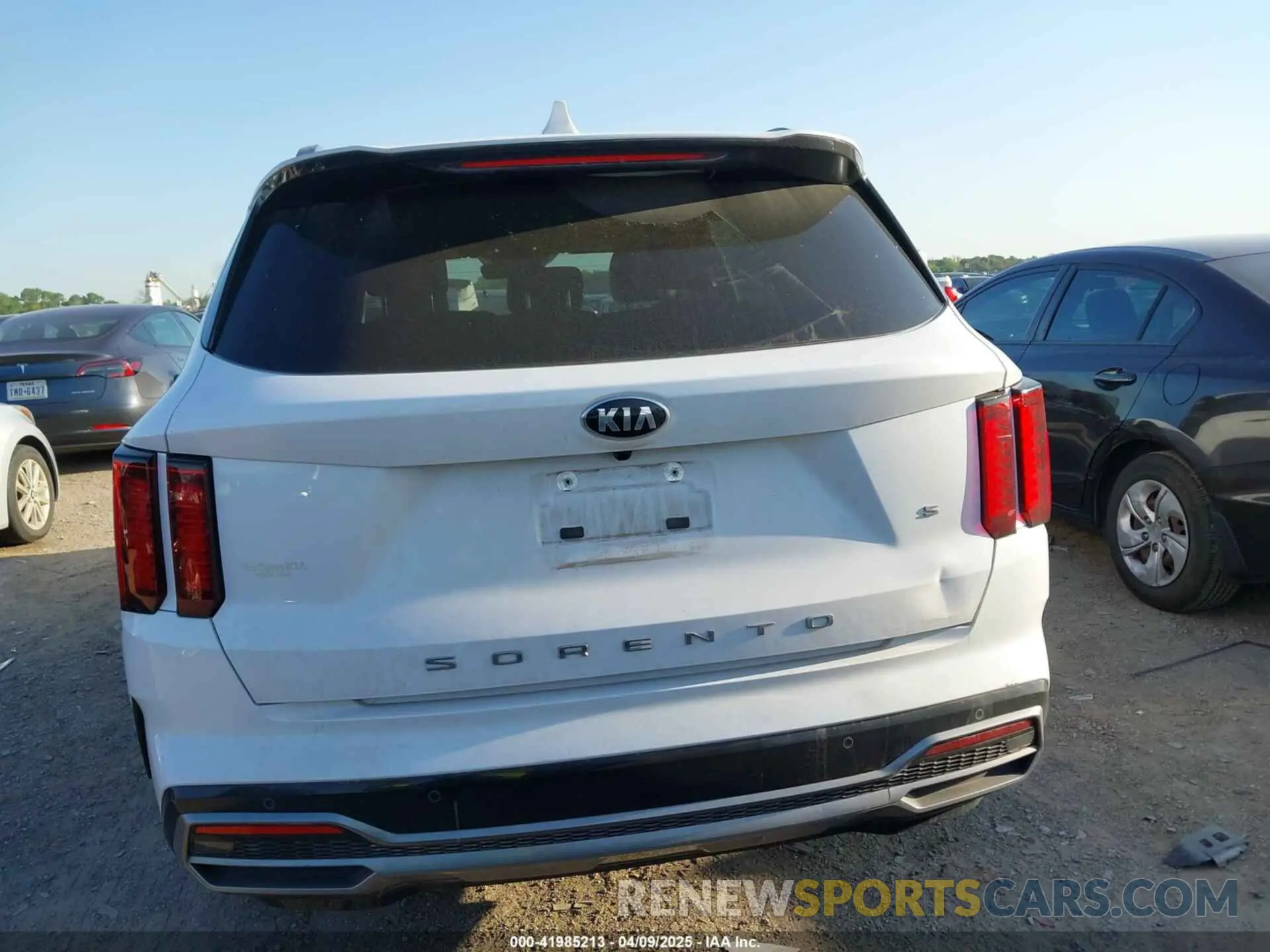 16 Photograph of a damaged car 5XYRL4LCXMG006027 KIA SORENTO 2021