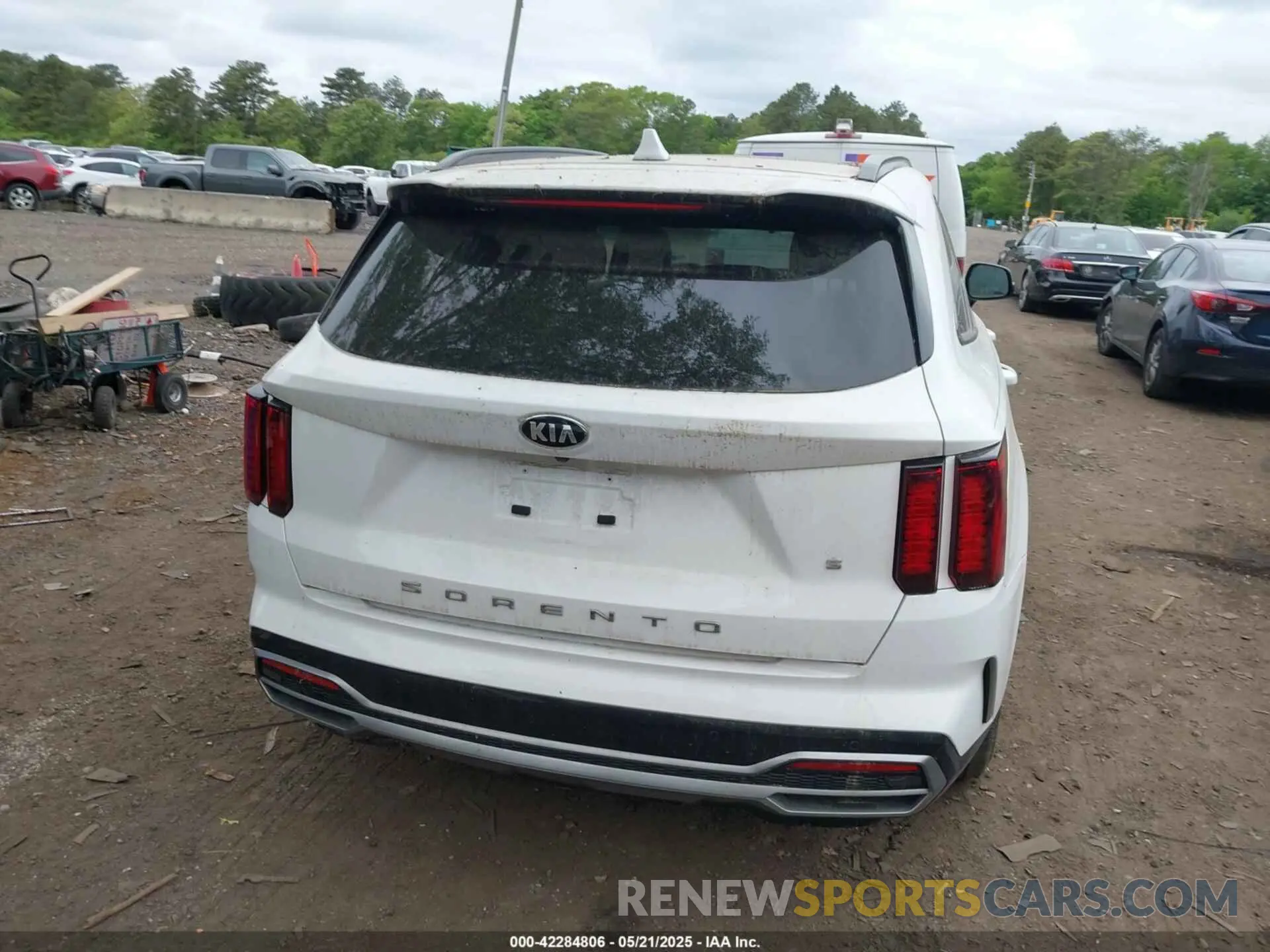 16 Photograph of a damaged car 5XYRL4LCXMG009736 KIA SORENTO 2021