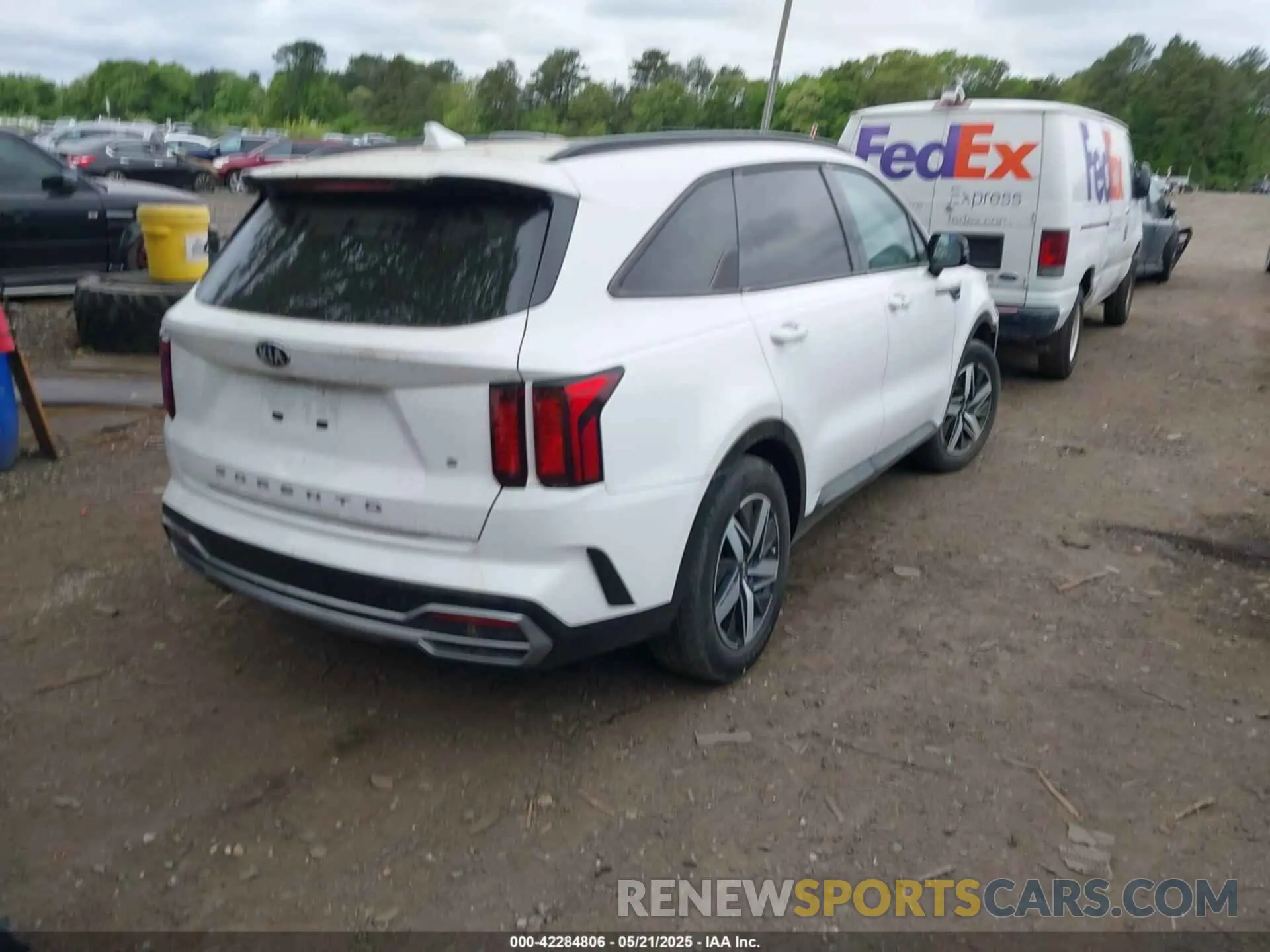 4 Photograph of a damaged car 5XYRL4LCXMG009736 KIA SORENTO 2021