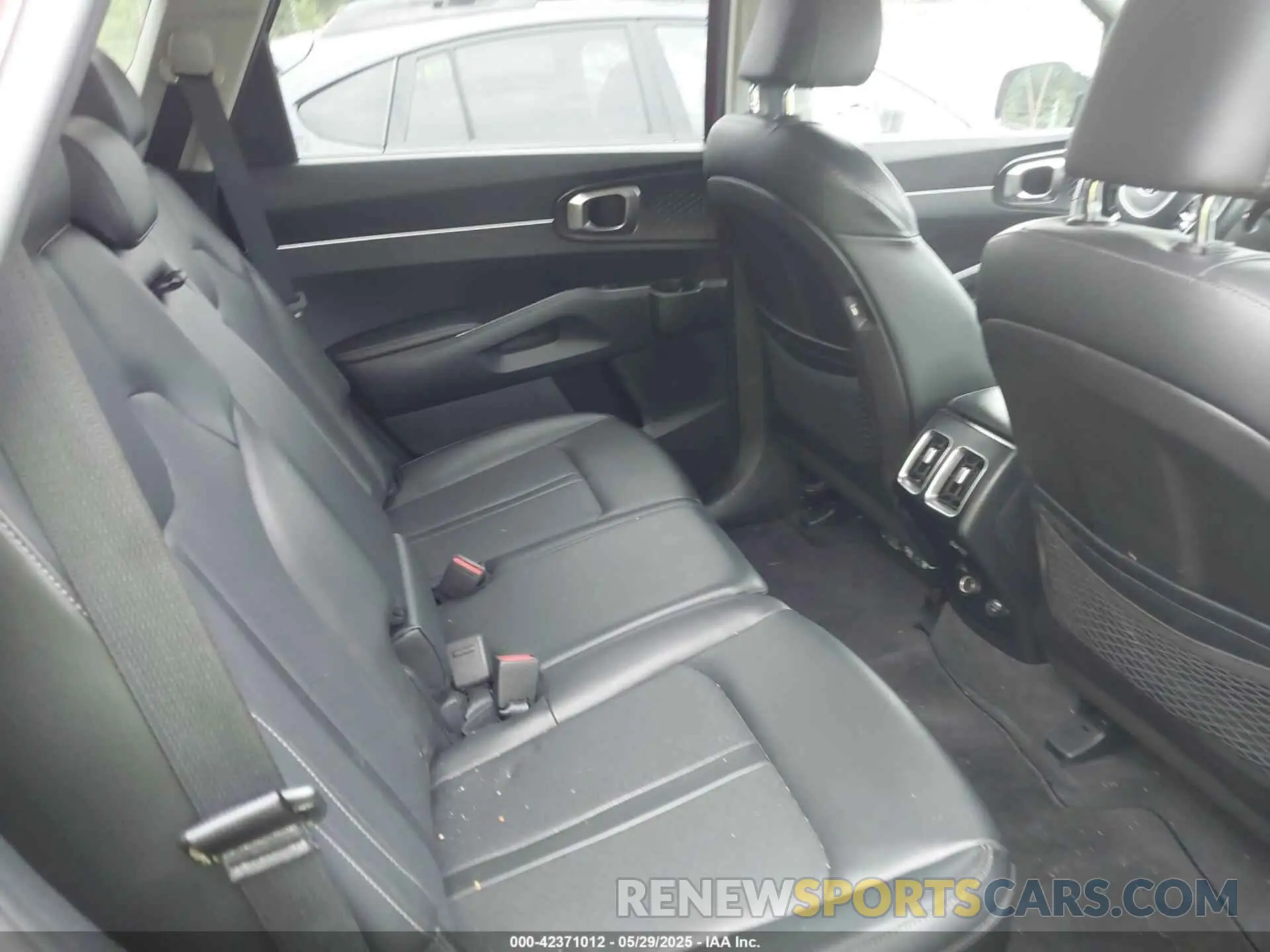 8 Photograph of a damaged car 5XYRLDLC7MG065018 KIA SORENTO 2021