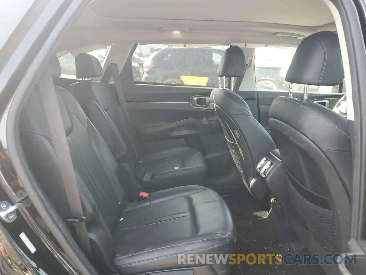 11 Photograph of a damaged car KNDRH4LG2M5033557 KIA SORENTO 2021