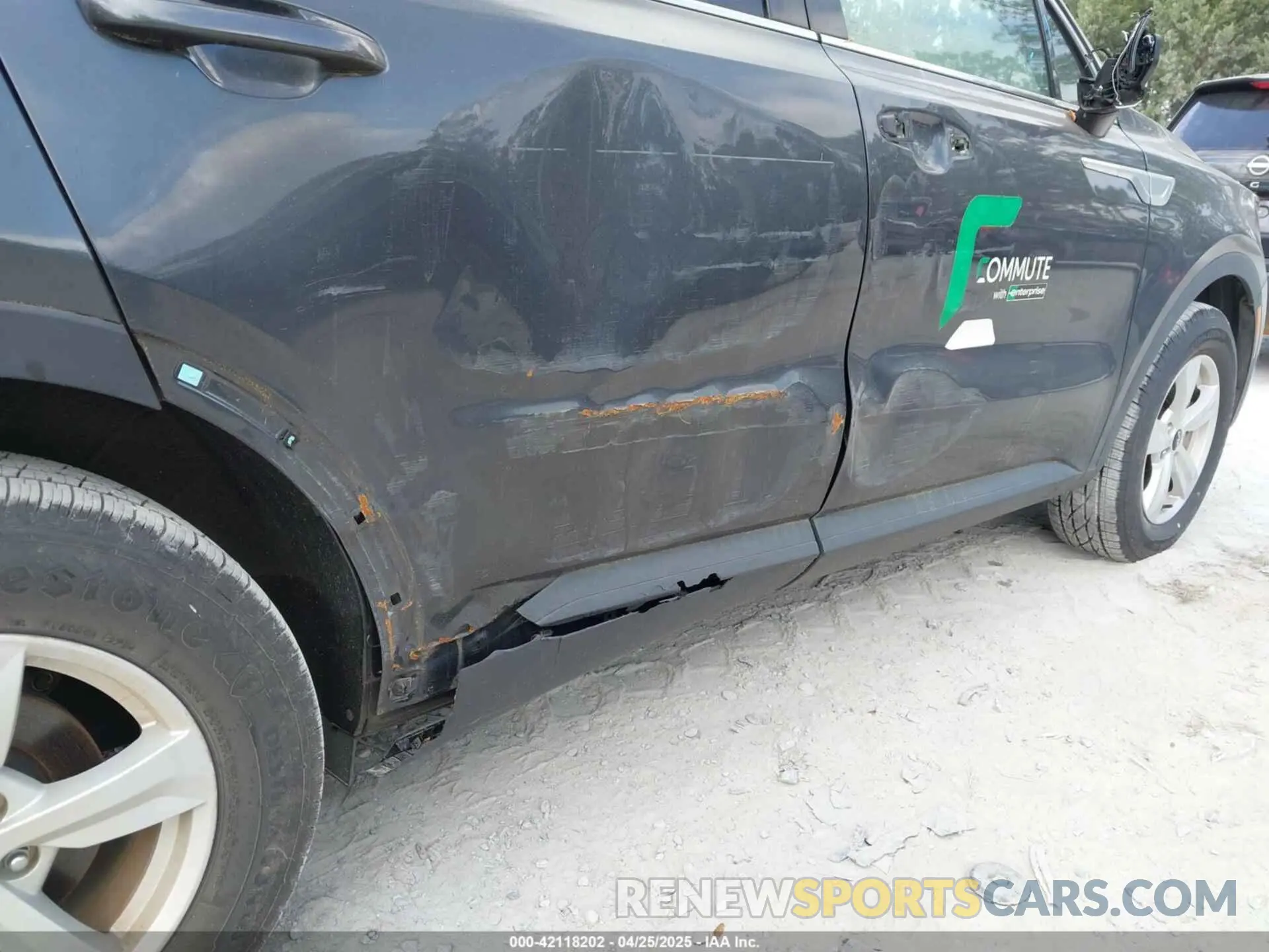 6 Photograph of a damaged car 5XYRG4LC0NG103985 KIA SORENTO 2022