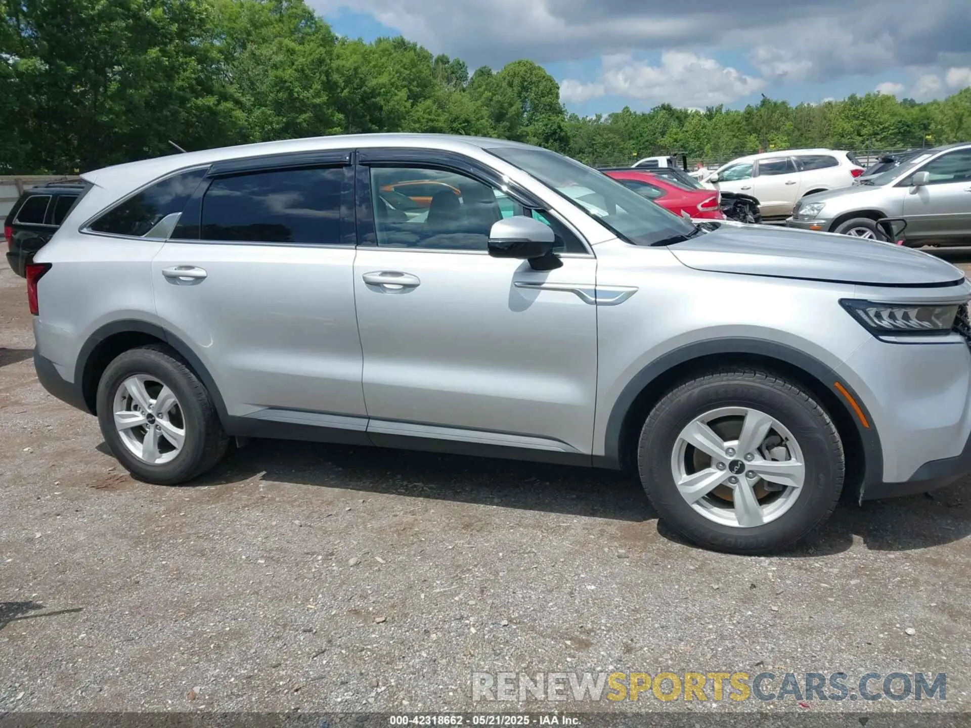 13 Photograph of a damaged car 5XYRG4LC0NG105980 KIA SORENTO 2022