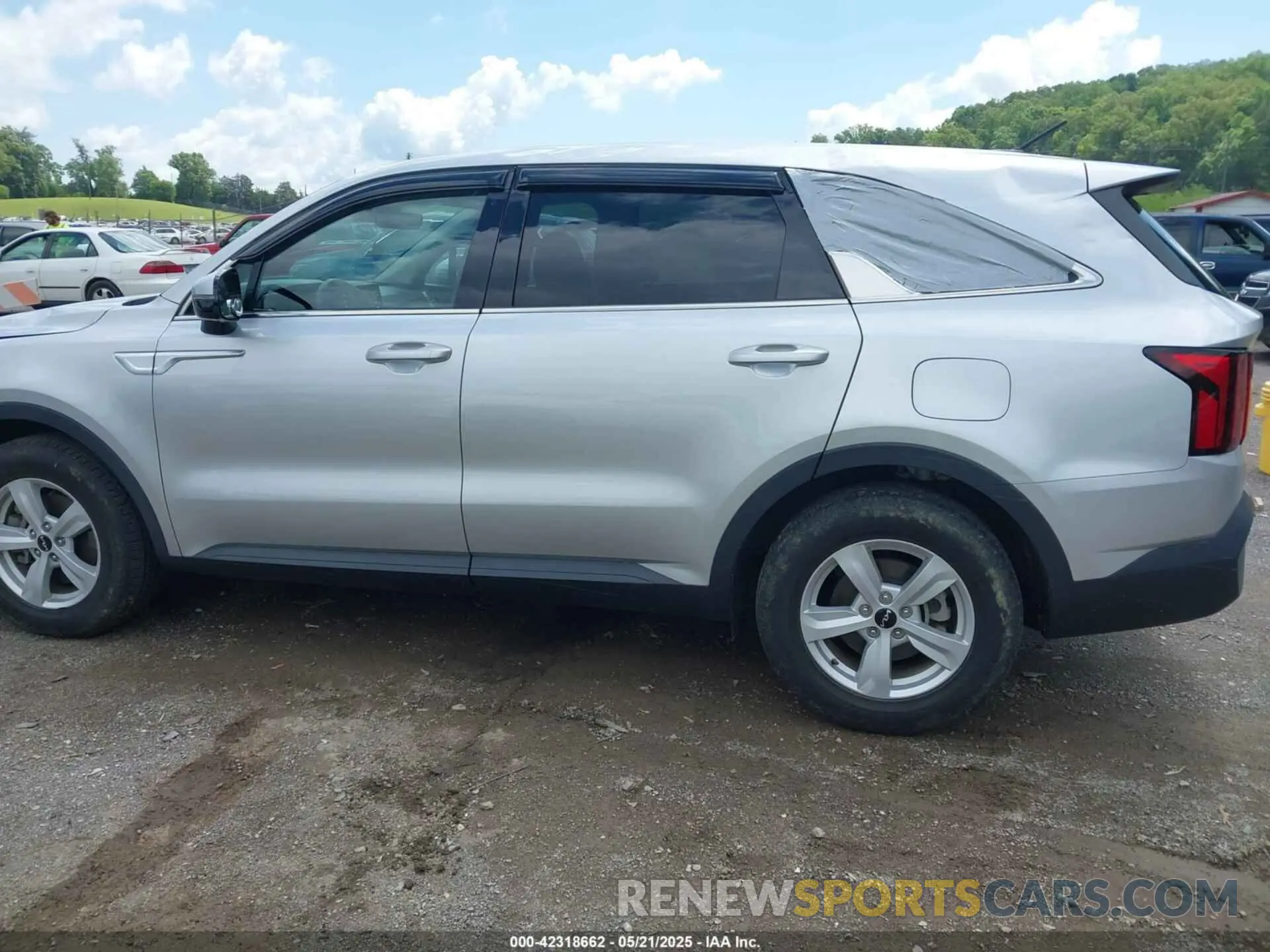 14 Photograph of a damaged car 5XYRG4LC0NG105980 KIA SORENTO 2022