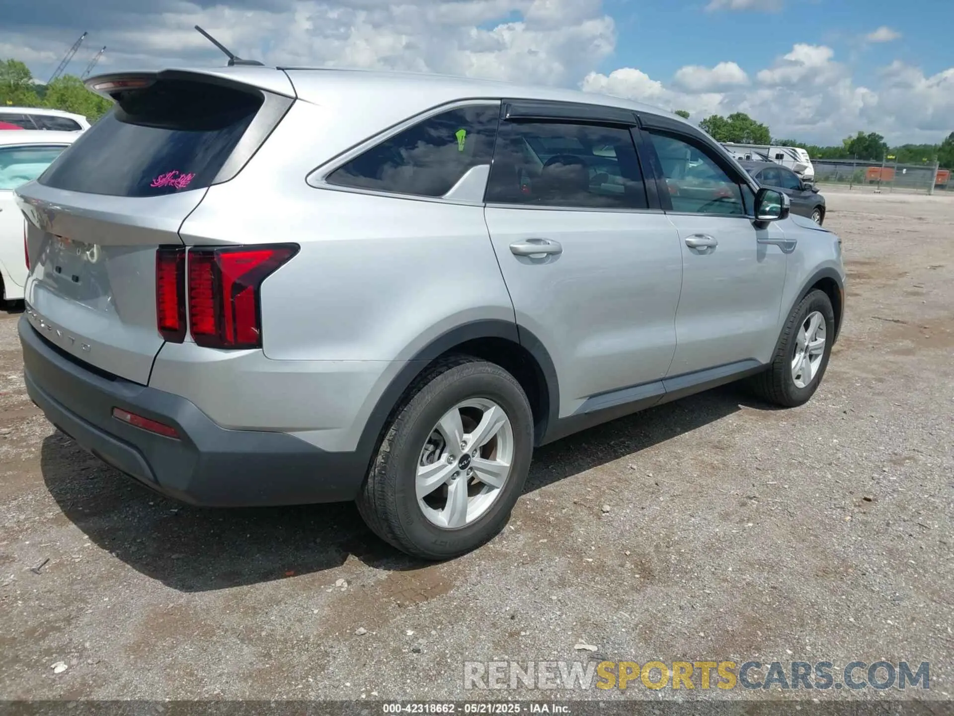 4 Photograph of a damaged car 5XYRG4LC0NG105980 KIA SORENTO 2022