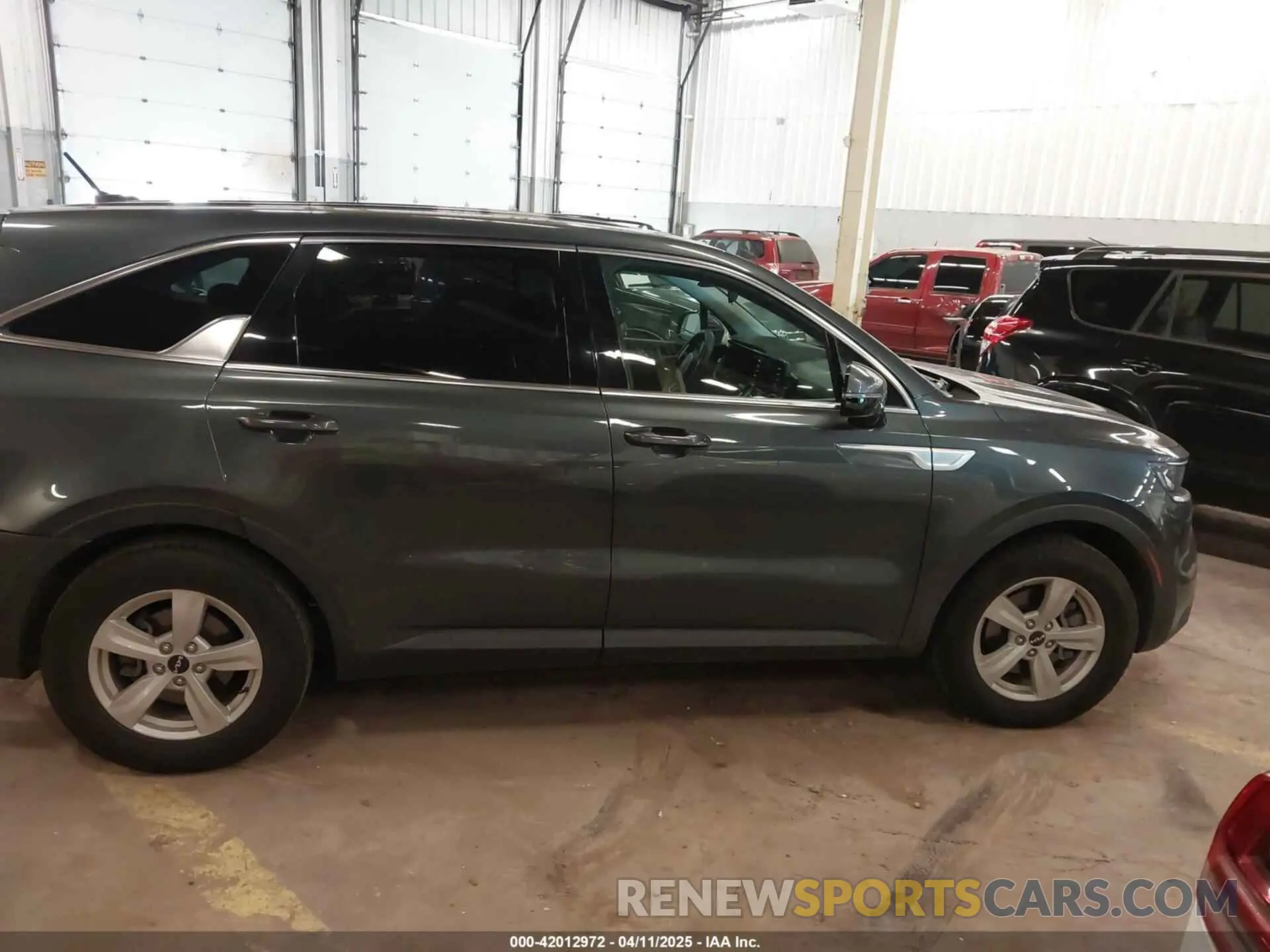 13 Photograph of a damaged car 5XYRG4LC0NG116249 KIA SORENTO 2022