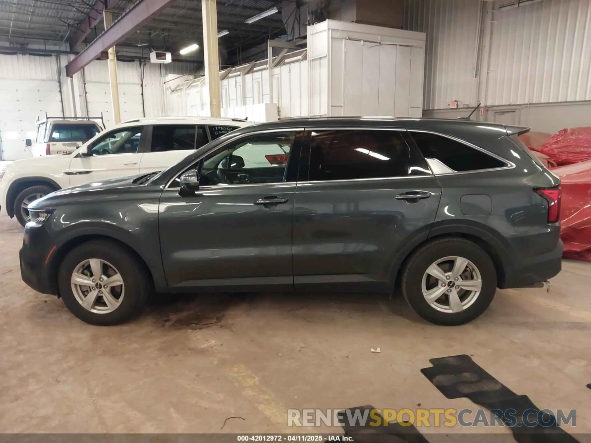 14 Photograph of a damaged car 5XYRG4LC0NG116249 KIA SORENTO 2022