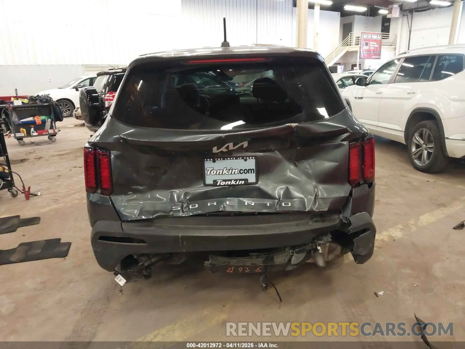 16 Photograph of a damaged car 5XYRG4LC0NG116249 KIA SORENTO 2022