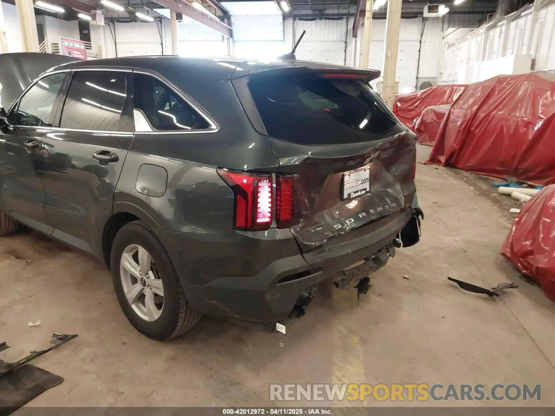 6 Photograph of a damaged car 5XYRG4LC0NG116249 KIA SORENTO 2022