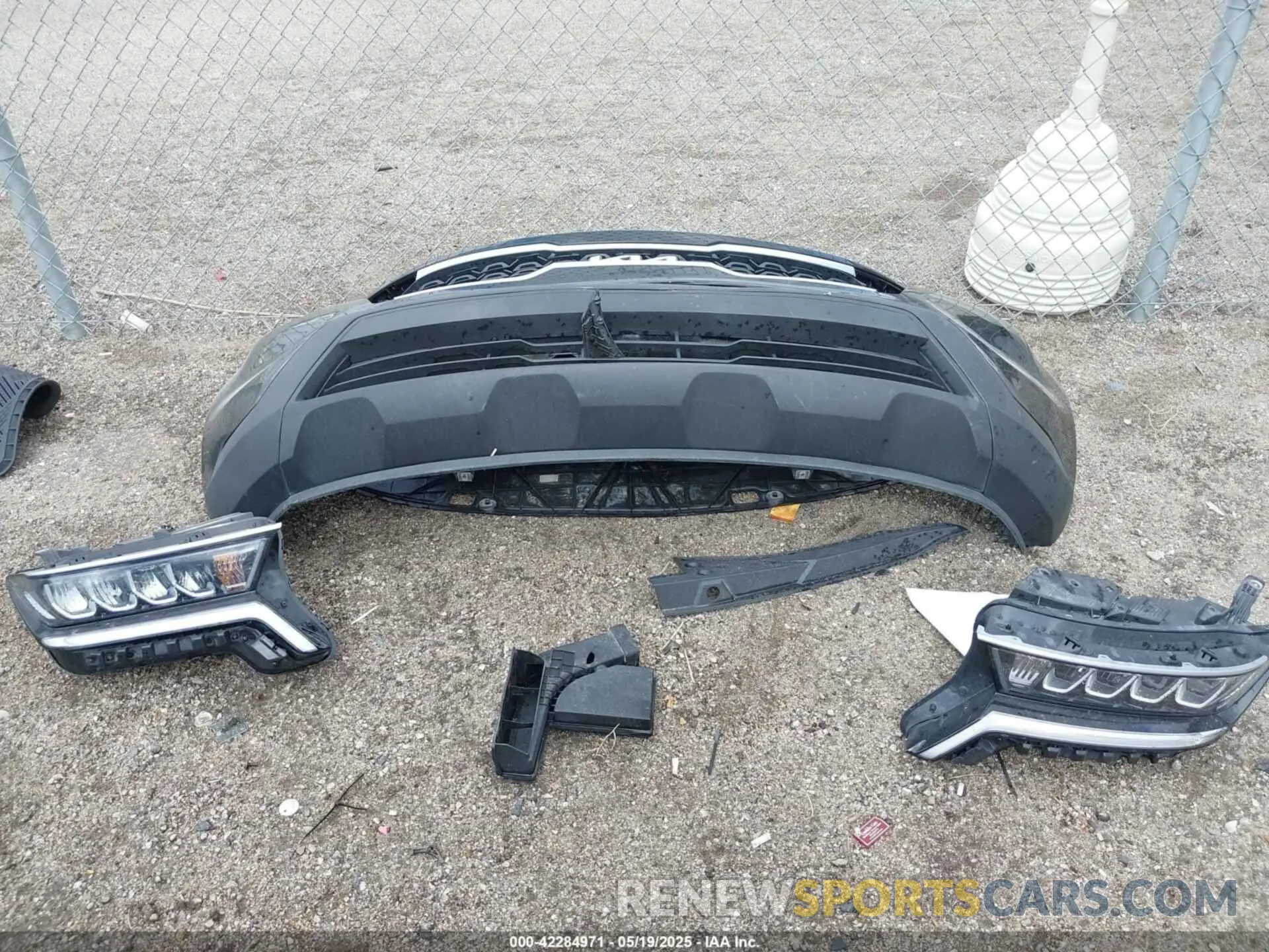 12 Photograph of a damaged car 5XYRG4LC1NG106233 KIA SORENTO 2022