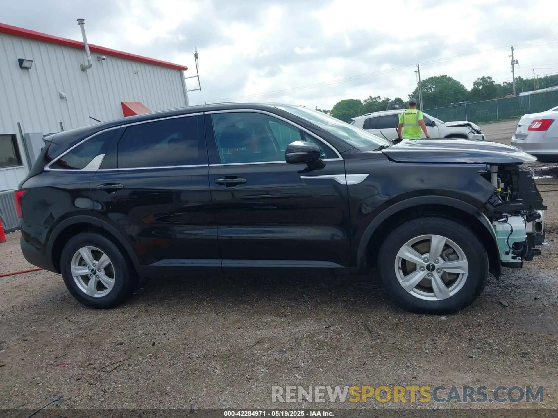 14 Photograph of a damaged car 5XYRG4LC1NG106233 KIA SORENTO 2022