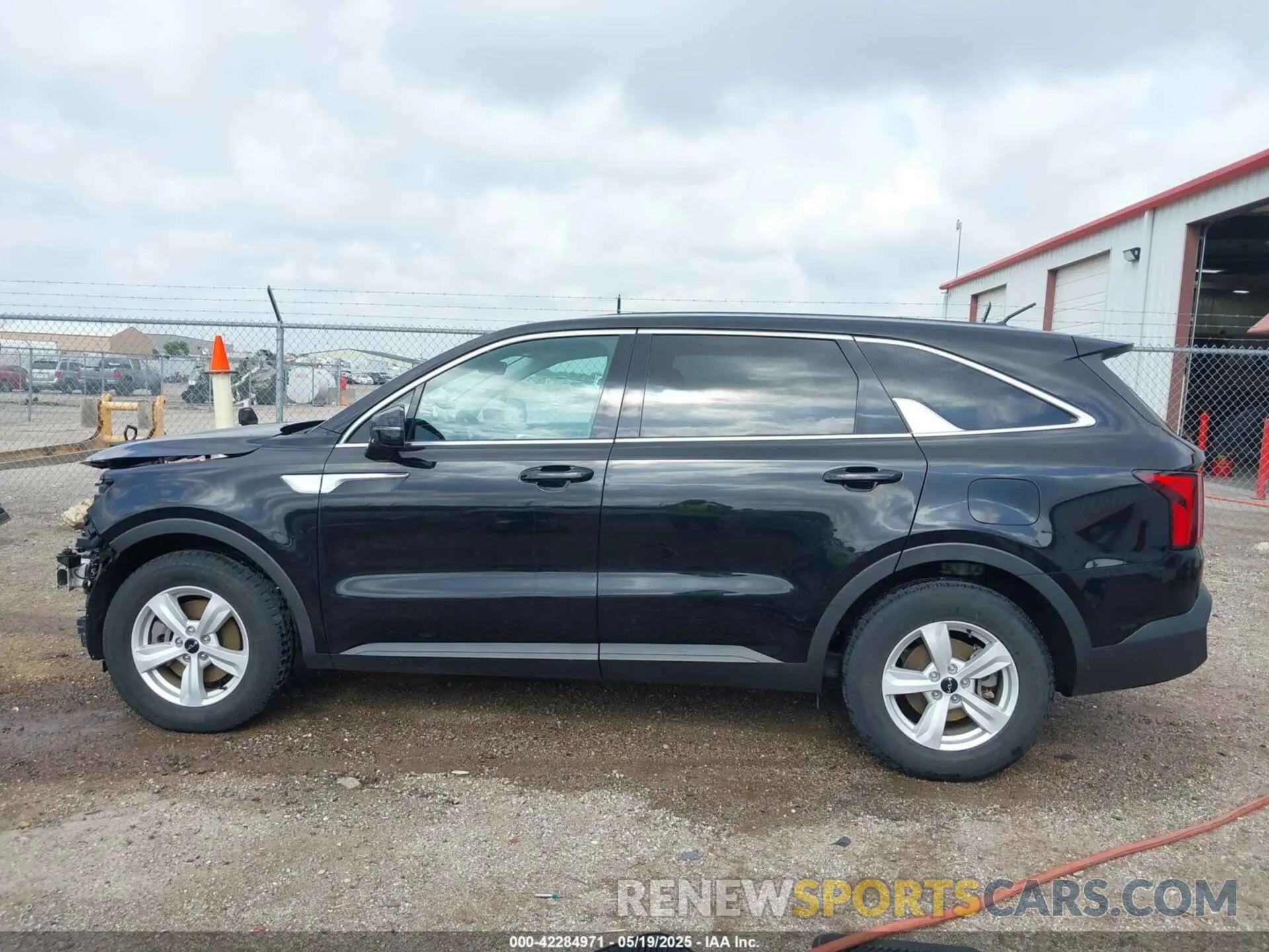 15 Photograph of a damaged car 5XYRG4LC1NG106233 KIA SORENTO 2022