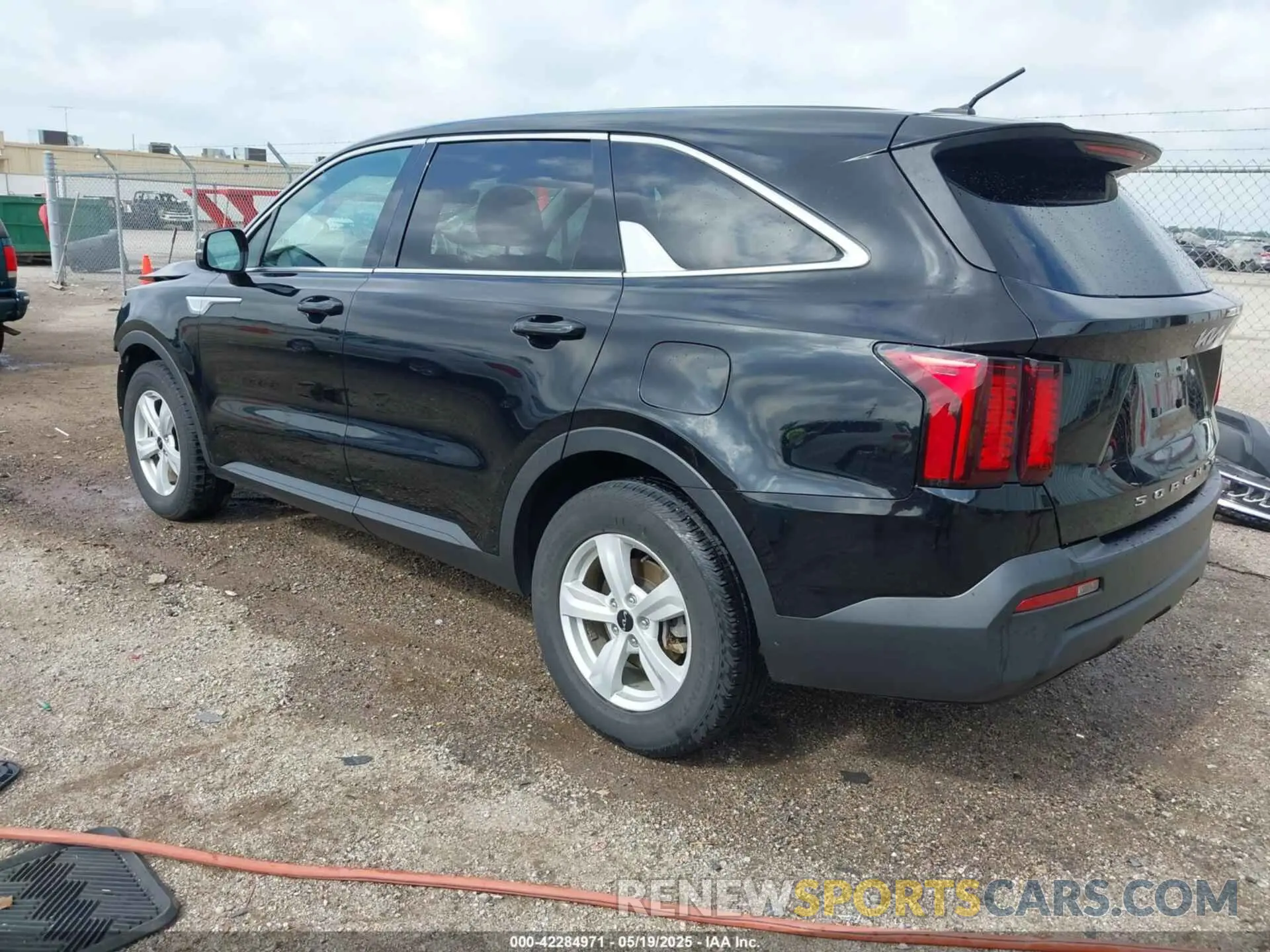 3 Photograph of a damaged car 5XYRG4LC1NG106233 KIA SORENTO 2022