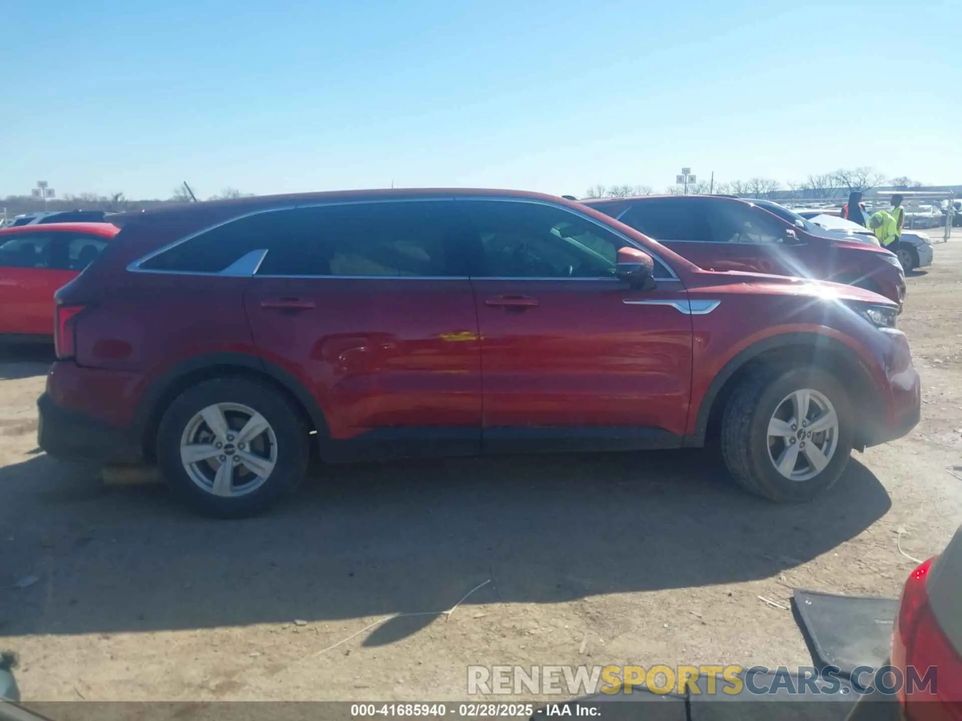 13 Photograph of a damaged car 5XYRG4LC1NG112128 KIA SORENTO 2022
