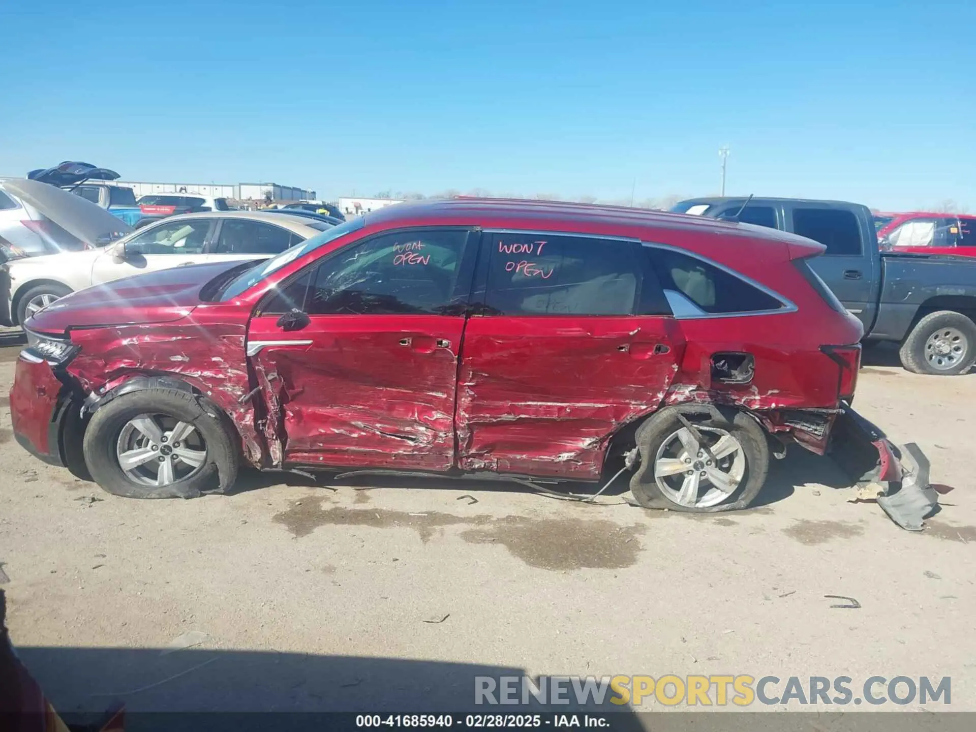14 Photograph of a damaged car 5XYRG4LC1NG112128 KIA SORENTO 2022