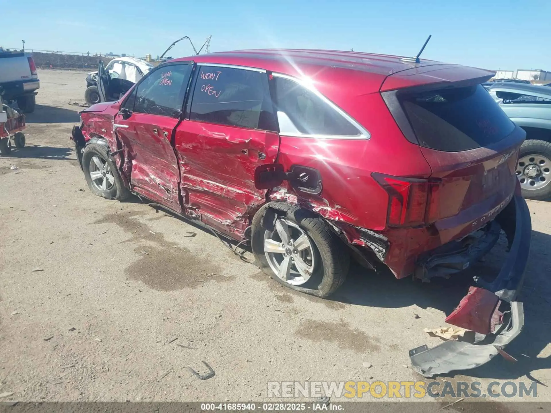 3 Photograph of a damaged car 5XYRG4LC1NG112128 KIA SORENTO 2022