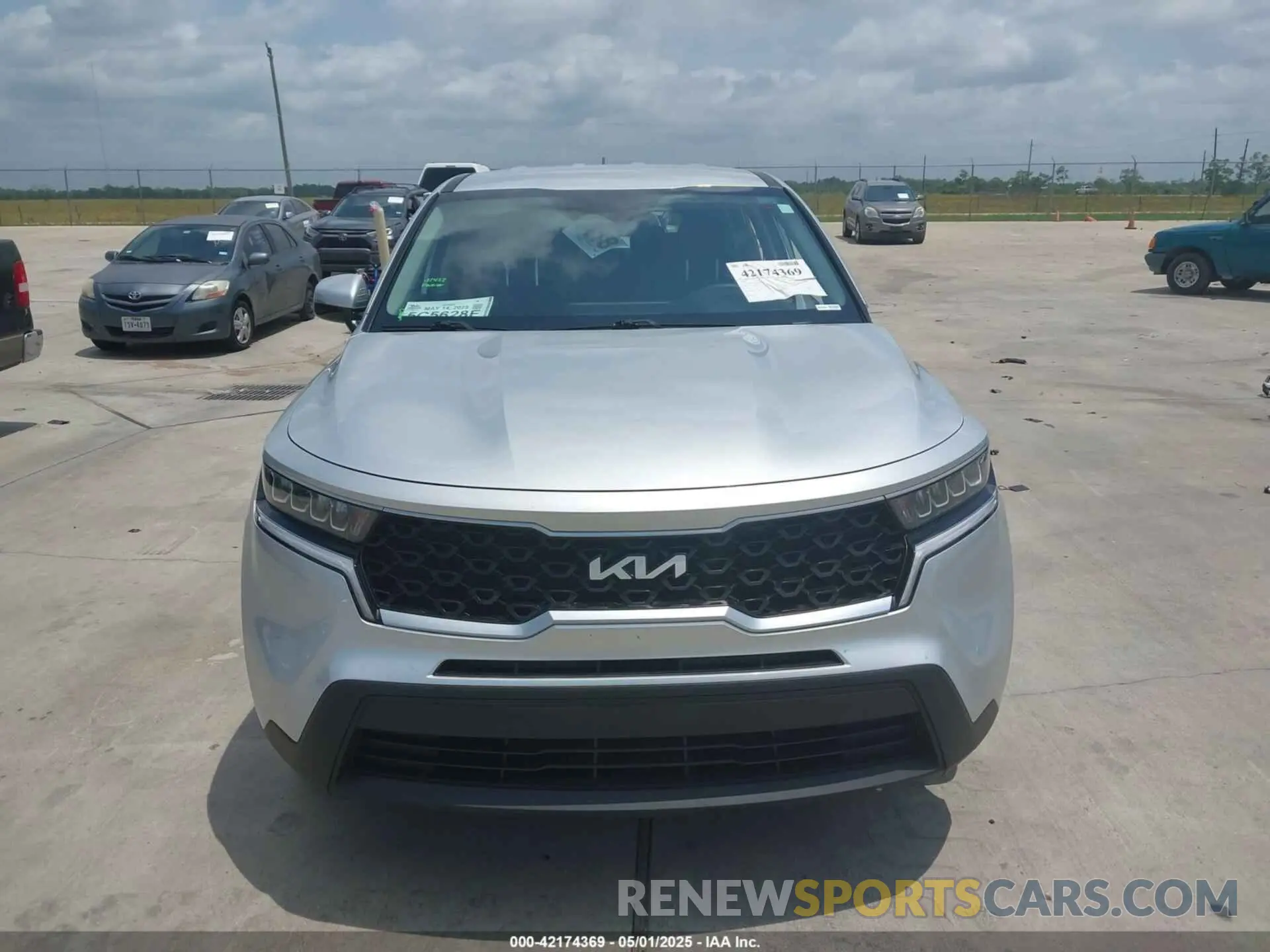 12 Photograph of a damaged car 5XYRG4LC2NG082668 KIA SORENTO 2022