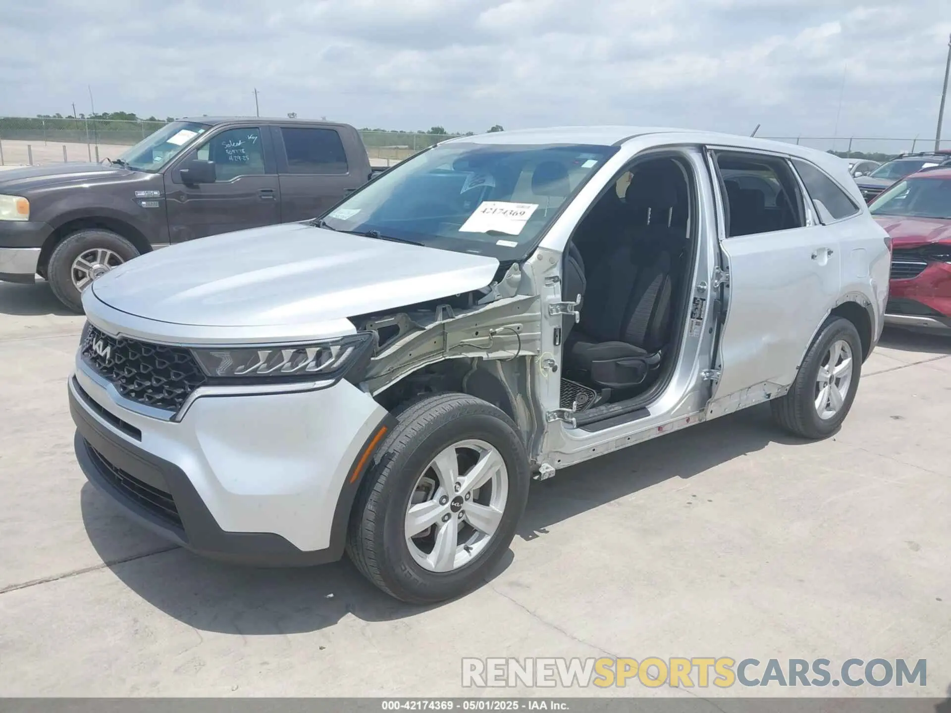 2 Photograph of a damaged car 5XYRG4LC2NG082668 KIA SORENTO 2022