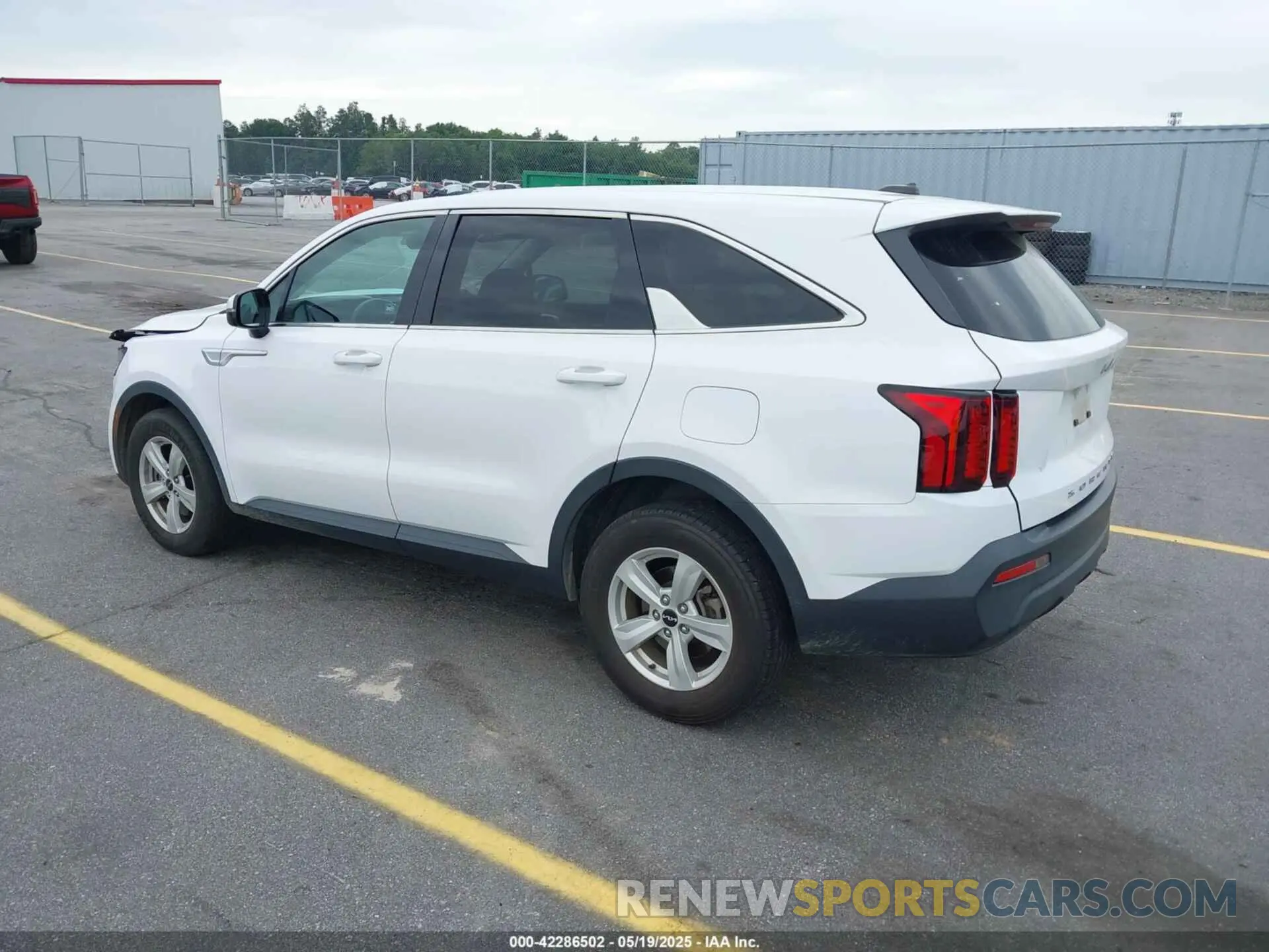 3 Photograph of a damaged car 5XYRG4LC3NG076278 KIA SORENTO 2022