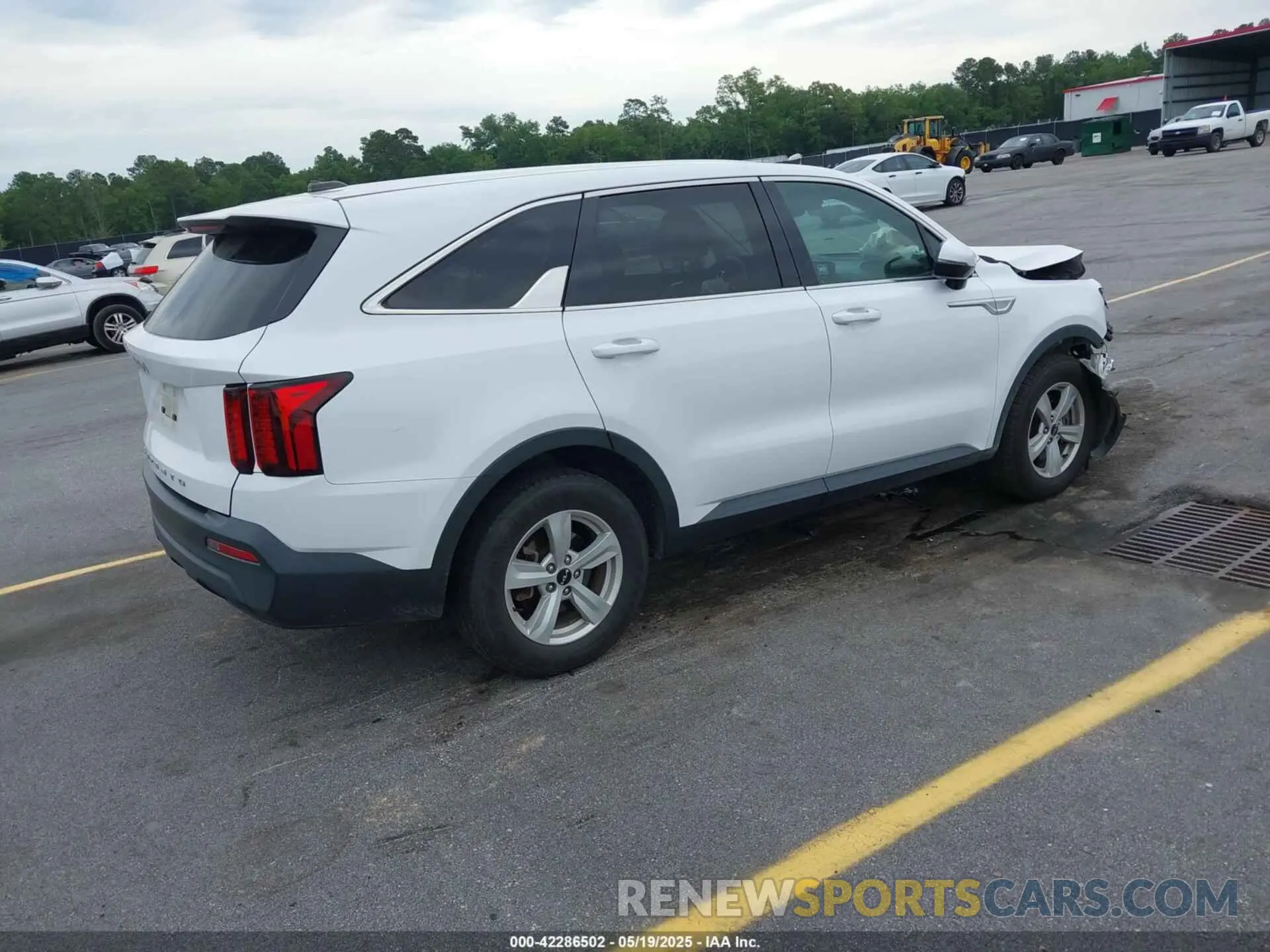 4 Photograph of a damaged car 5XYRG4LC3NG076278 KIA SORENTO 2022