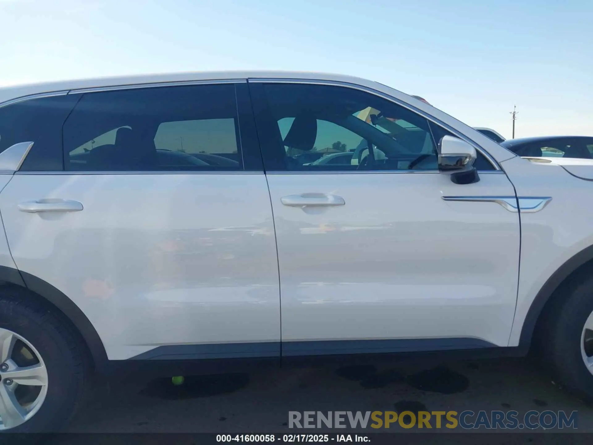 13 Photograph of a damaged car 5XYRG4LC5NG110057 KIA SORENTO 2022