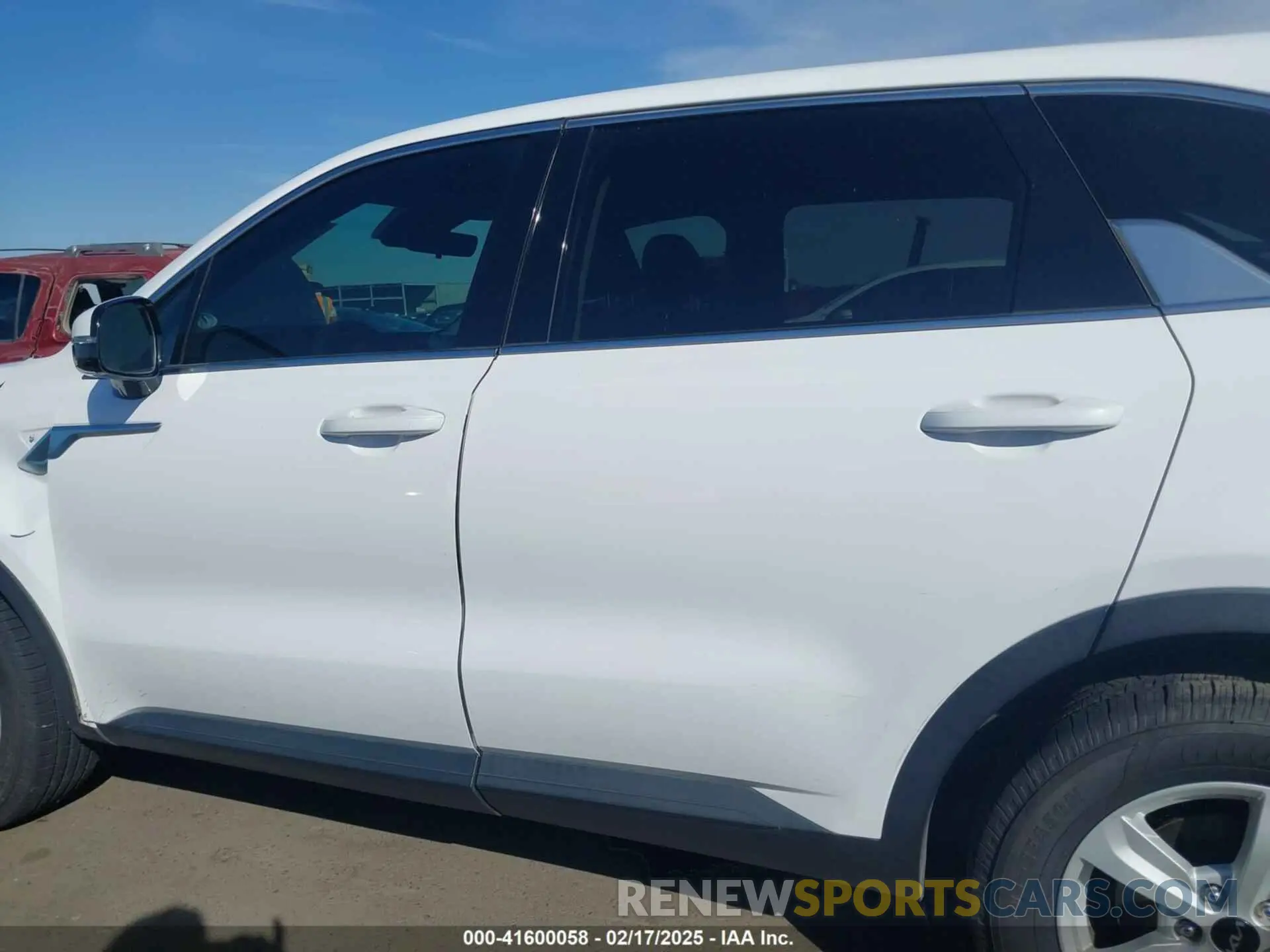 14 Photograph of a damaged car 5XYRG4LC5NG110057 KIA SORENTO 2022