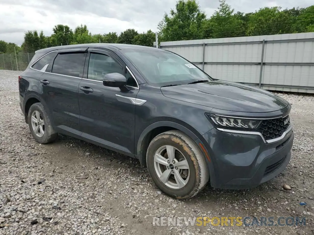 4 Photograph of a damaged car 5XYRG4LC5NG142801 KIA SORENTO 2022
