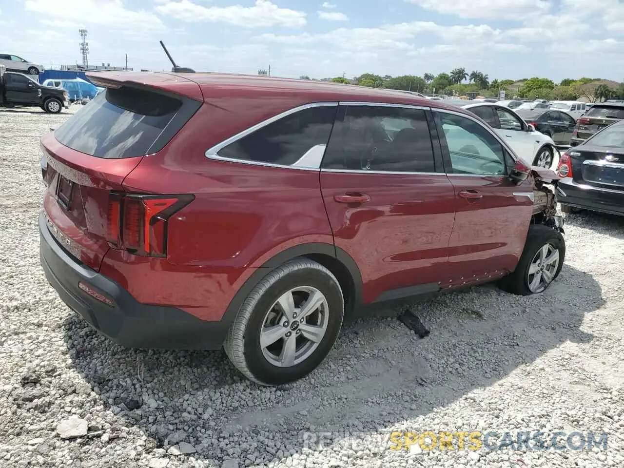 3 Photograph of a damaged car 5XYRG4LC6NG076713 KIA SORENTO 2022