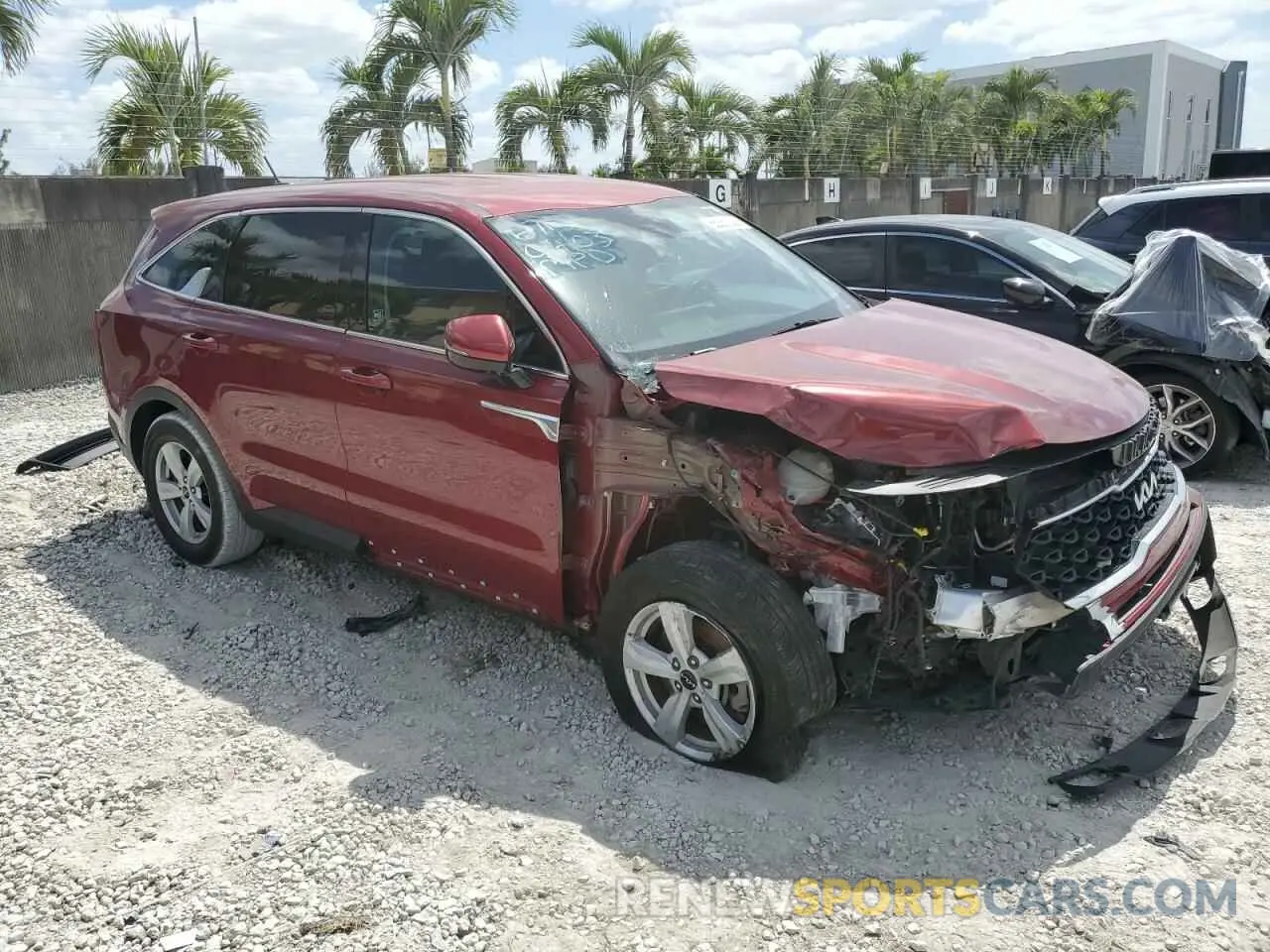 4 Photograph of a damaged car 5XYRG4LC6NG076713 KIA SORENTO 2022
