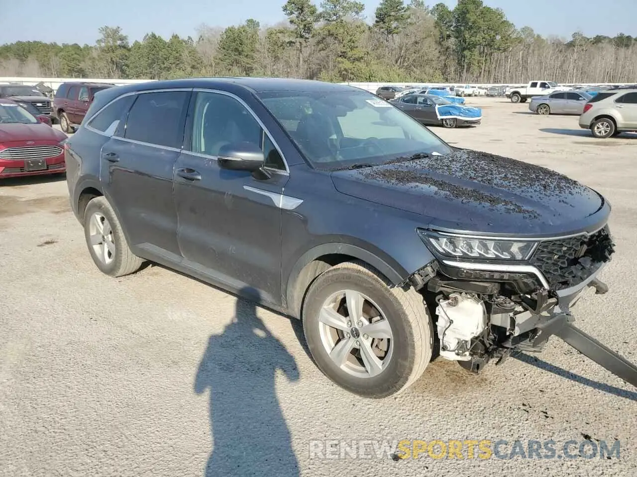 4 Photograph of a damaged car 5XYRG4LC6NG076825 KIA SORENTO 2022