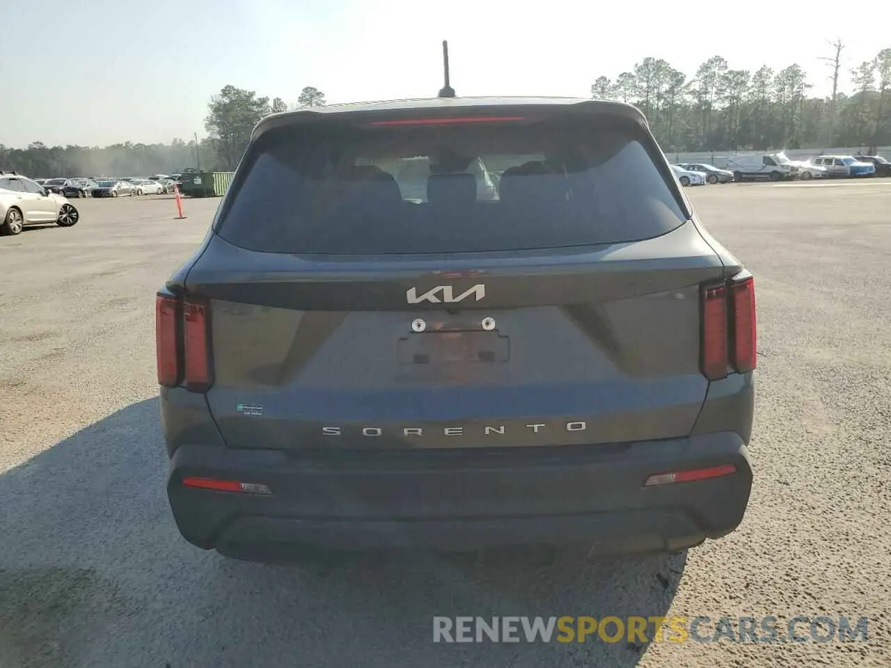 6 Photograph of a damaged car 5XYRG4LC6NG076825 KIA SORENTO 2022
