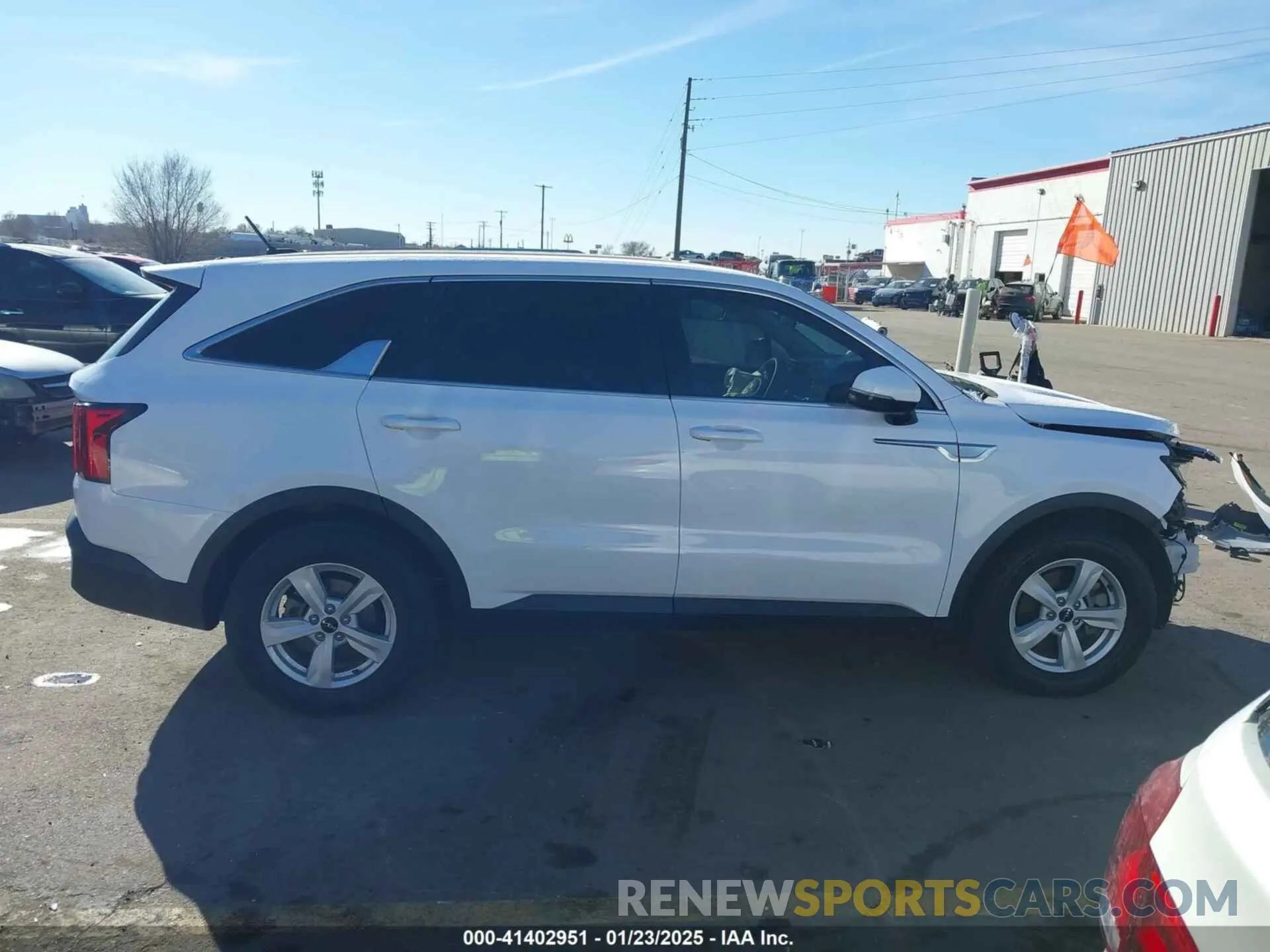 14 Photograph of a damaged car 5XYRG4LC6NG111914 KIA SORENTO 2022