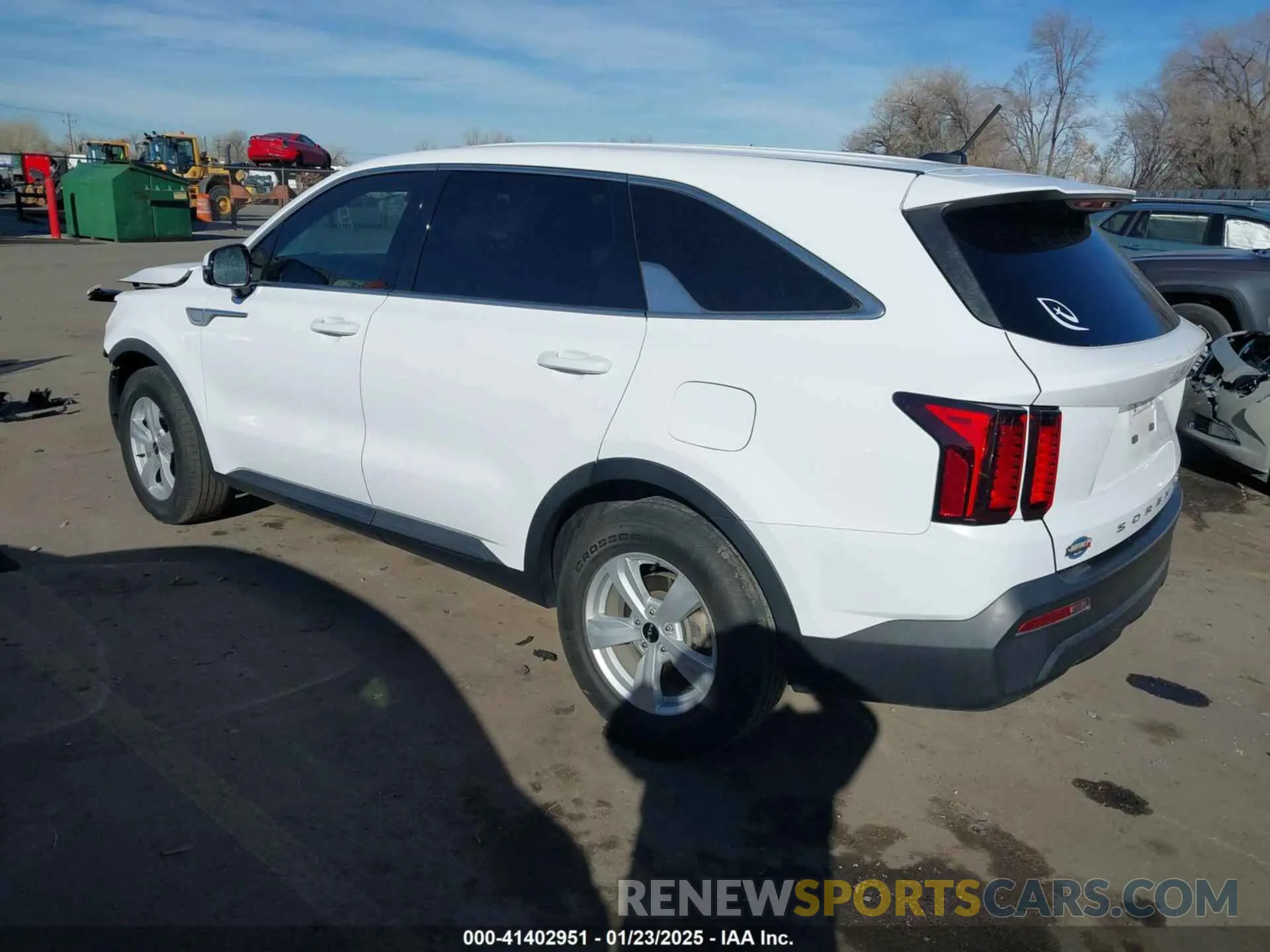 3 Photograph of a damaged car 5XYRG4LC6NG111914 KIA SORENTO 2022